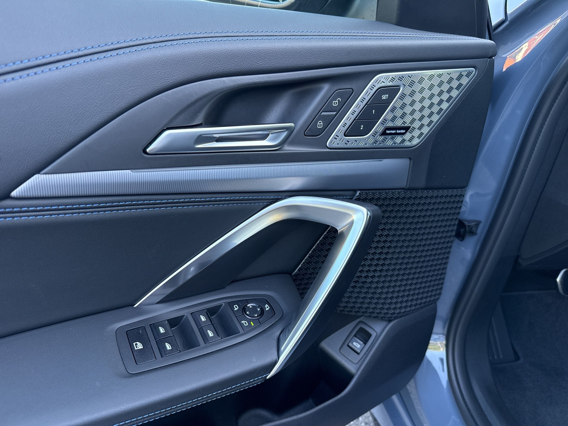 BMW iX1 xDrive 30 M Sport-image-16