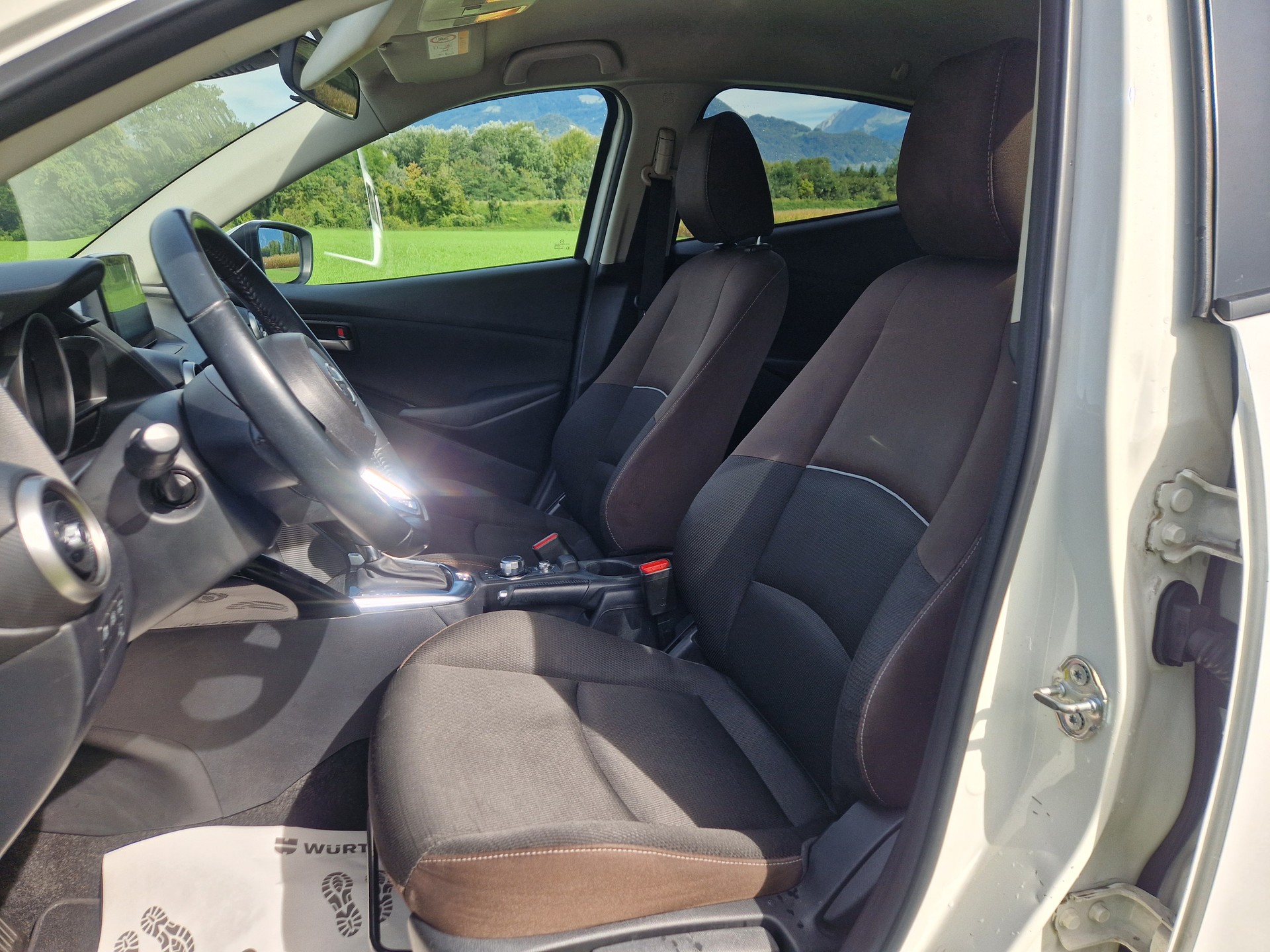 MAZDA 2 SKYACTIV-G 90 Ambition Plus Automat-image-8