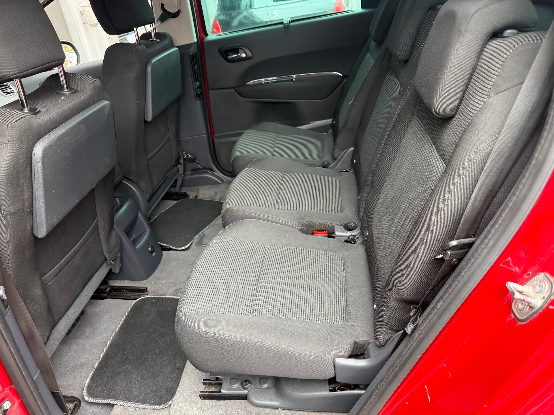 PEUGEOT 5008 1.6 16V T Sport Pack Automatic-image-4