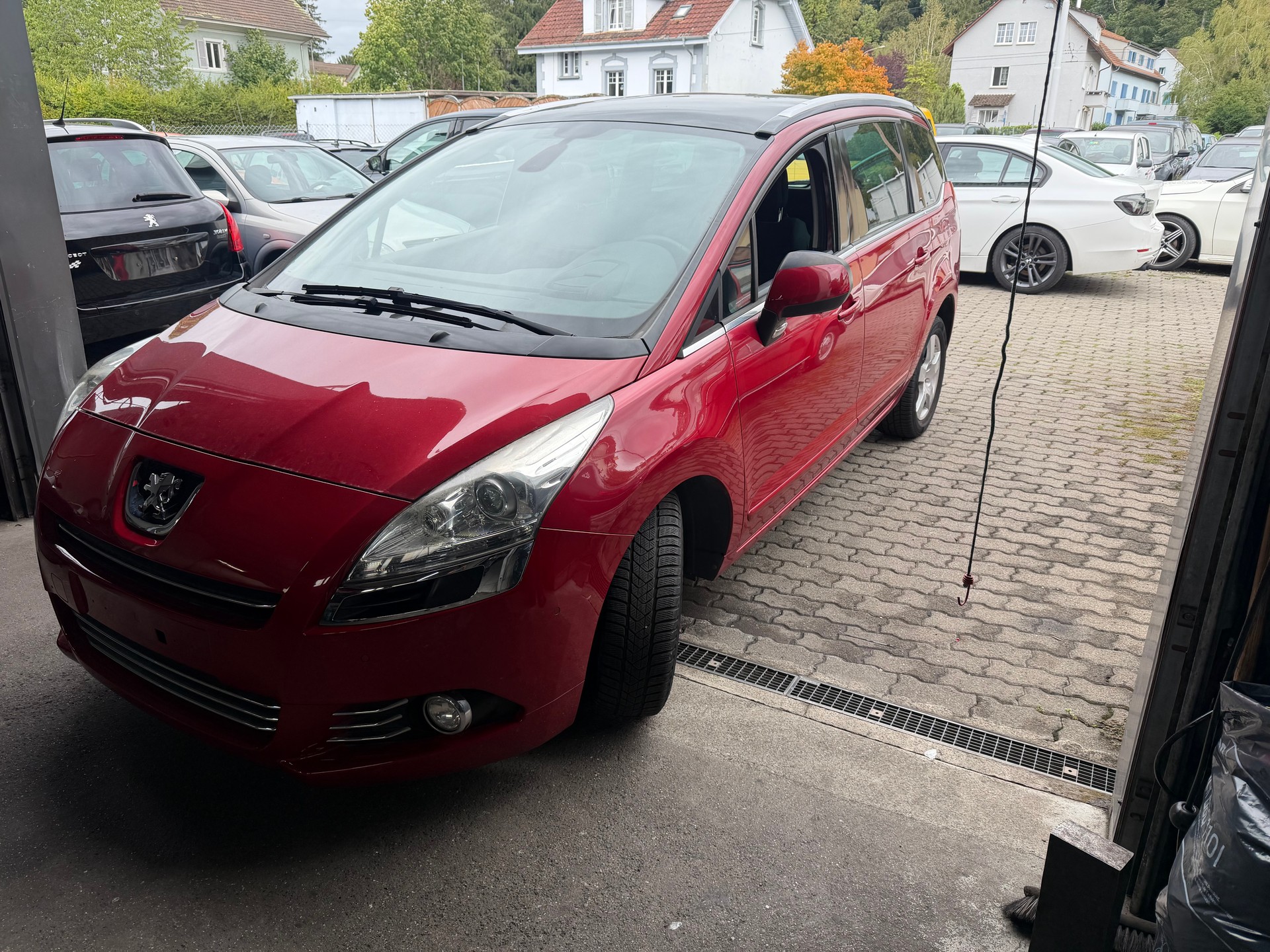 PEUGEOT 5008 1.6 16V T Sport Pack Automatic-image-1
