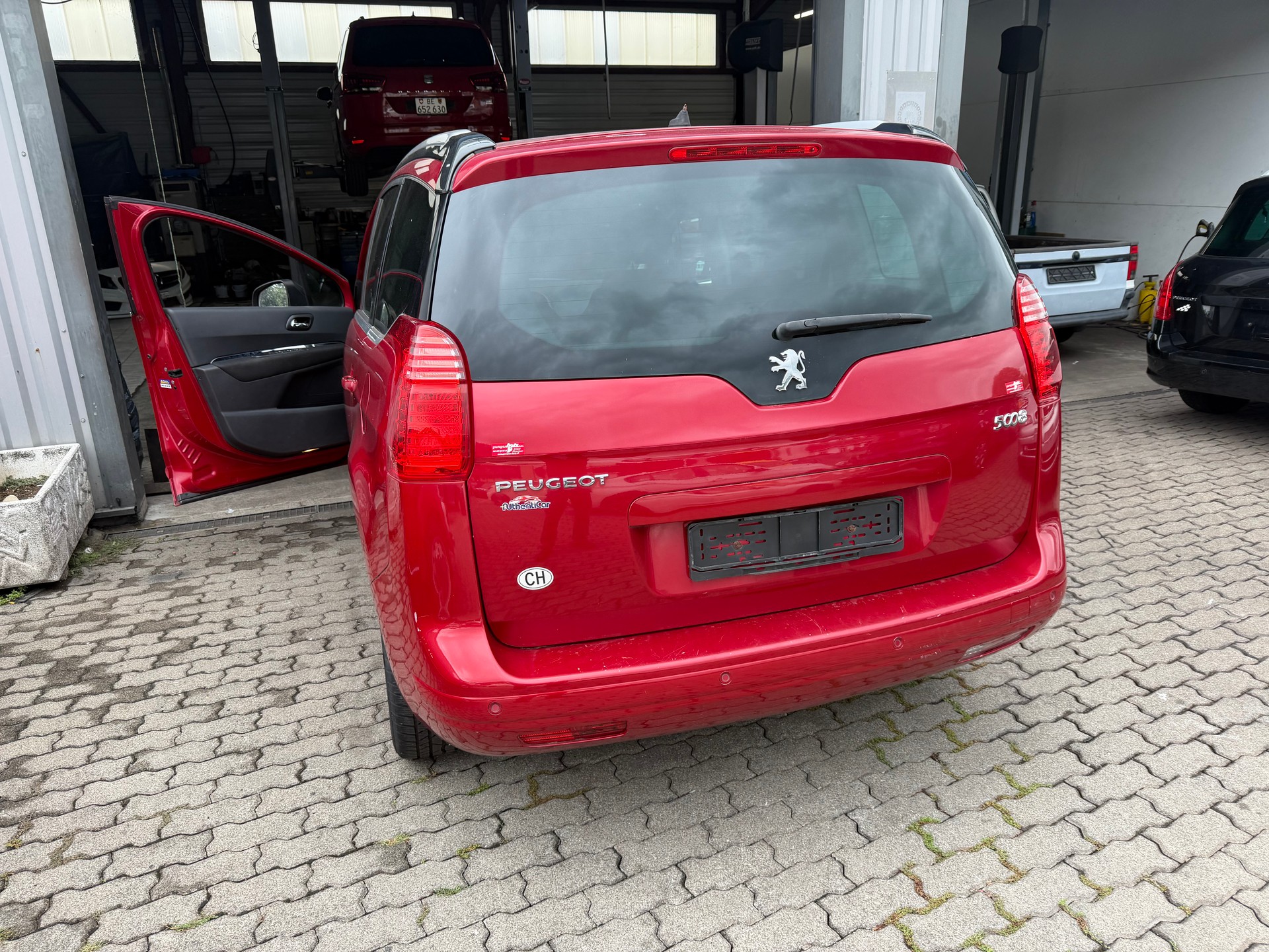 PEUGEOT 5008 1.6 16V T Sport Pack Automatic-image-5
