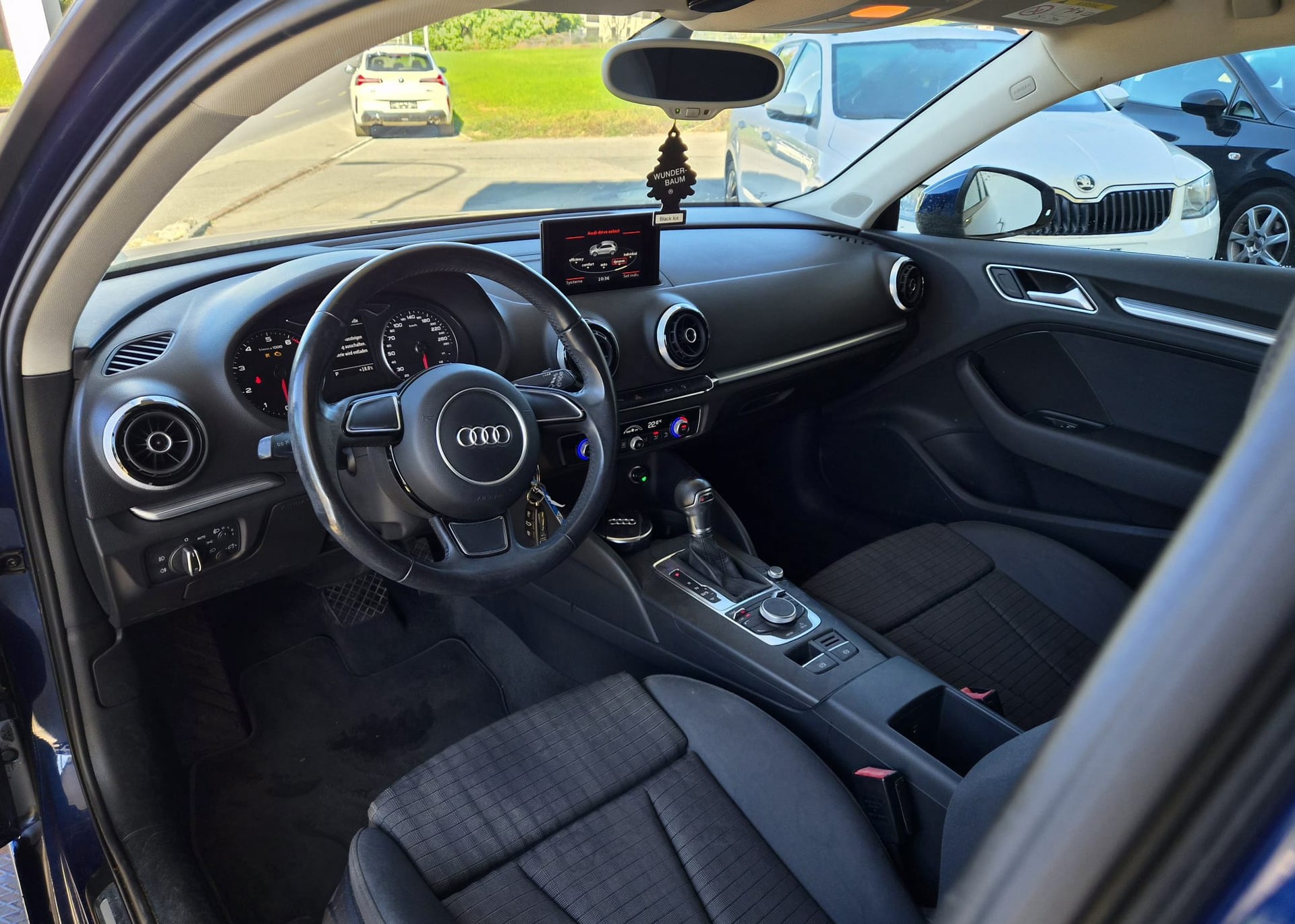 AUDI A3 1.8 TFSI Attraction S-tronic-image-6