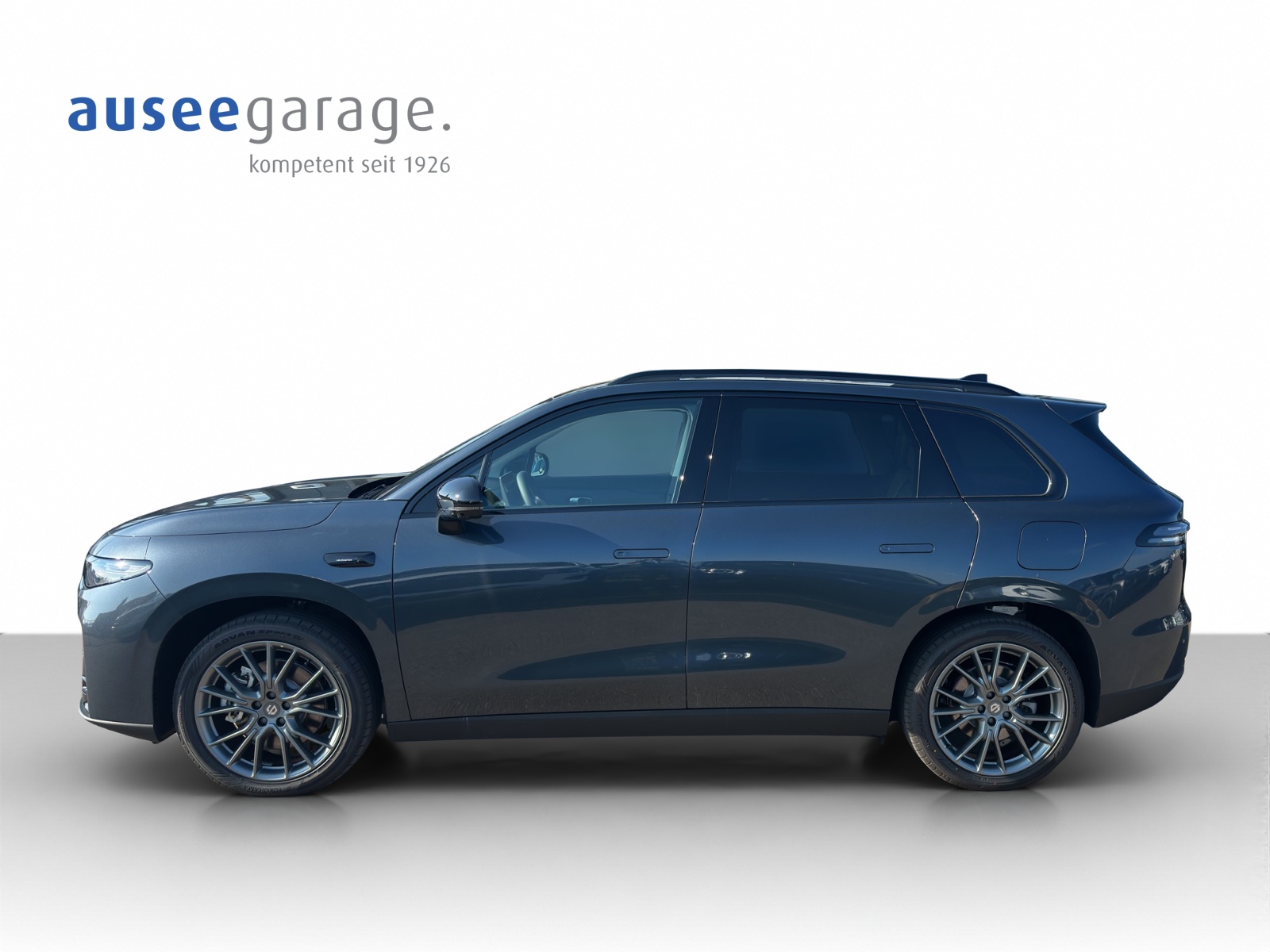 LEAPMOTOR C10 EV AWD-showroom-element-1