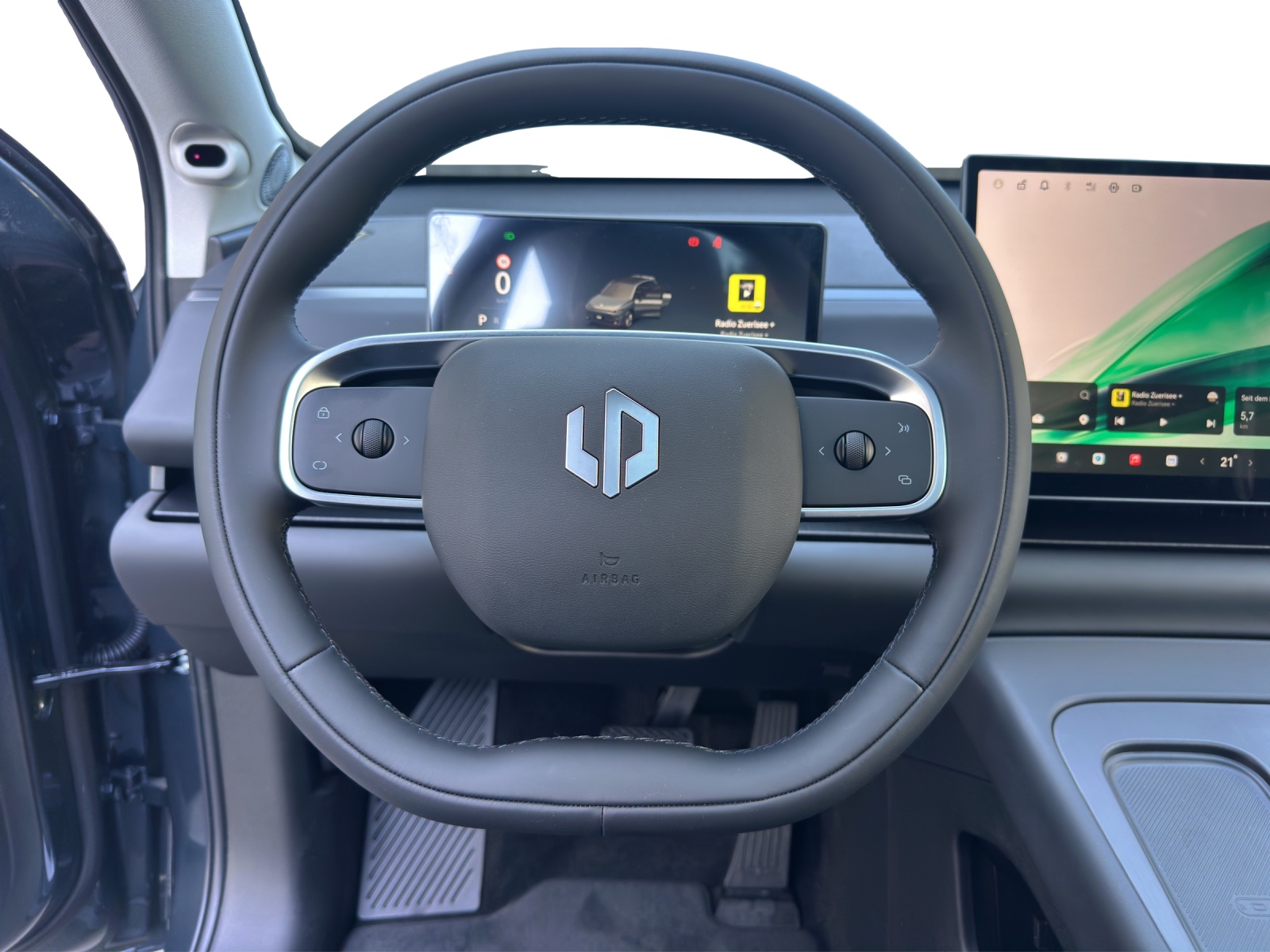 LEAPMOTOR C10 EV AWD-image-5