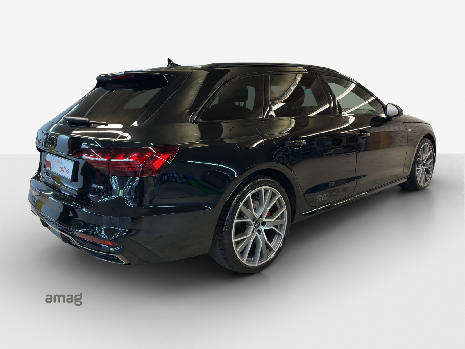AUDI A4 Avant 40 TDI S line Attraction quattro S-tronic-image-4