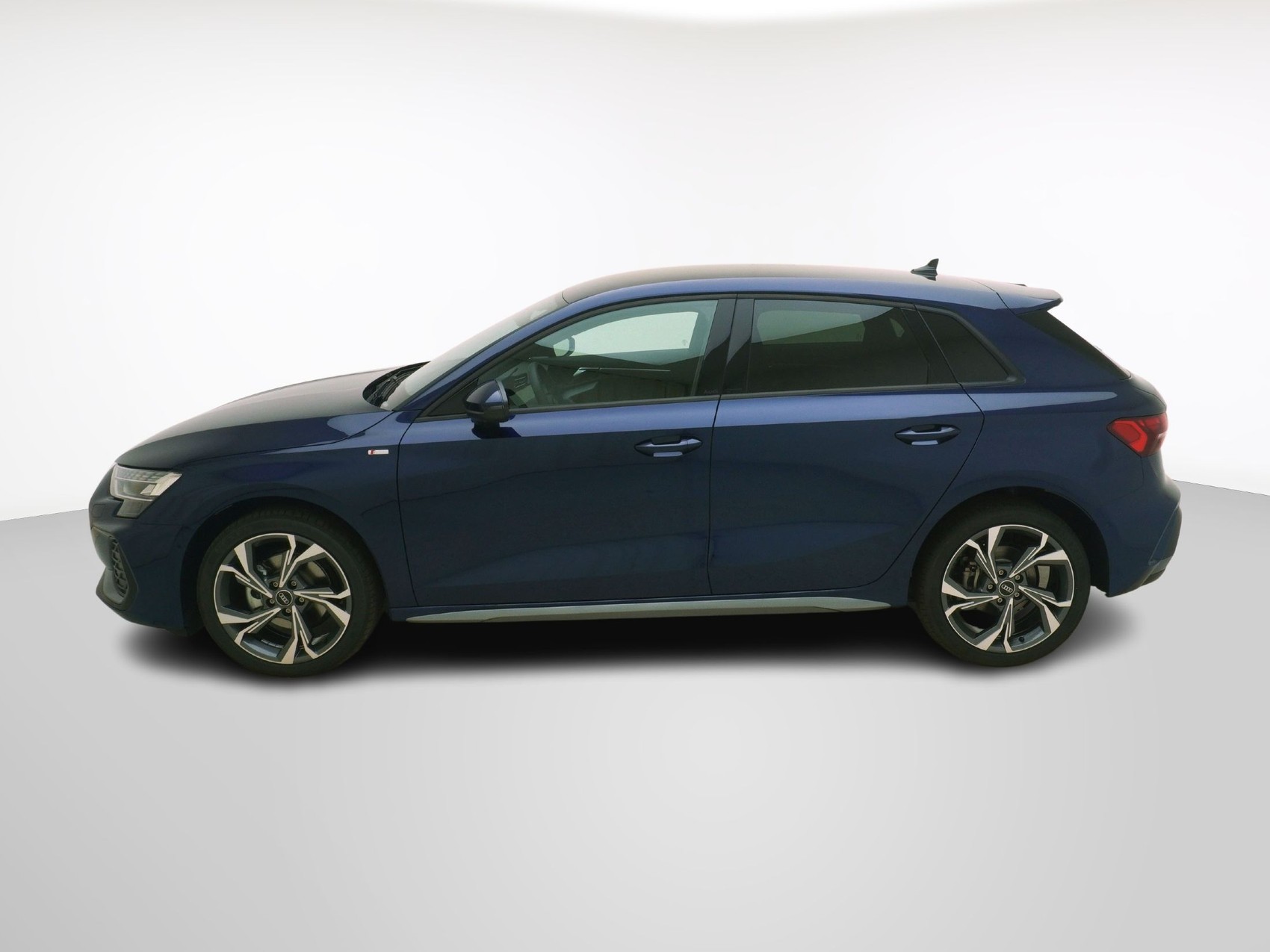 AUDI A3 Sportback 2.0 40 TFSI S Line quattro S-Tronic-image-1