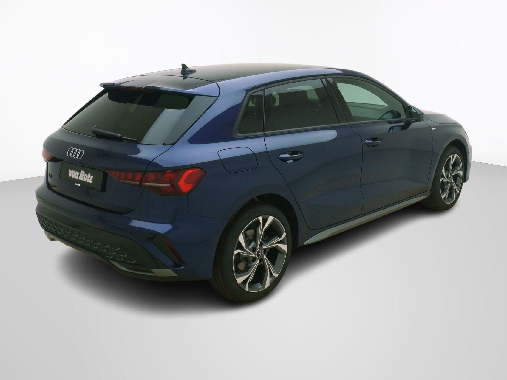 AUDI A3 Sportback 2.0 40 TFSI S Line quattro S-Tronic-image-4