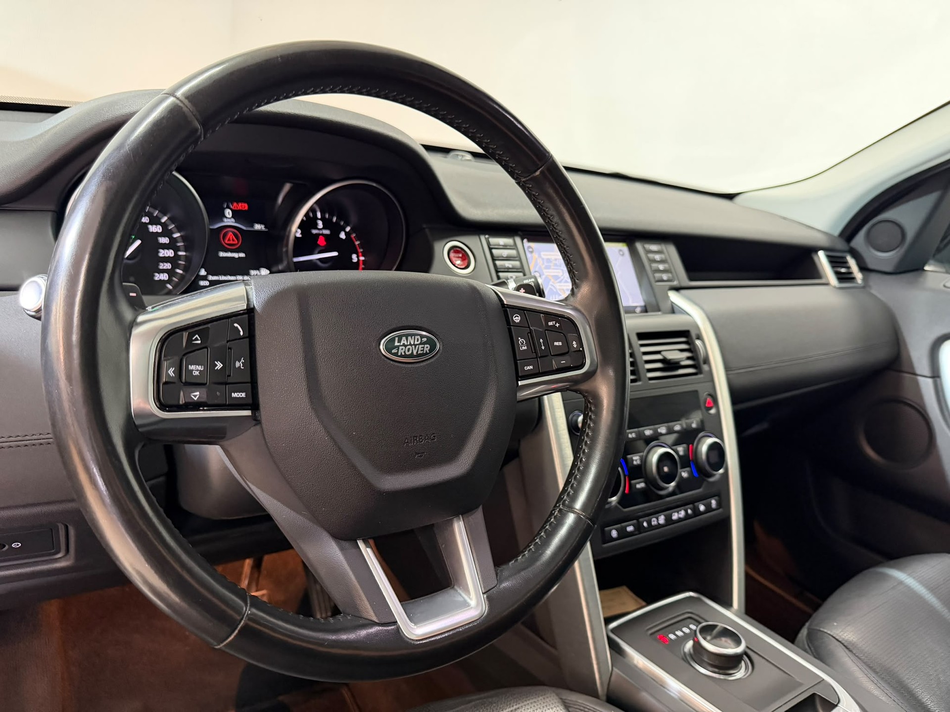 LAND ROVER Discovery Sport 2.0 SD4 HSE AT9-image-5