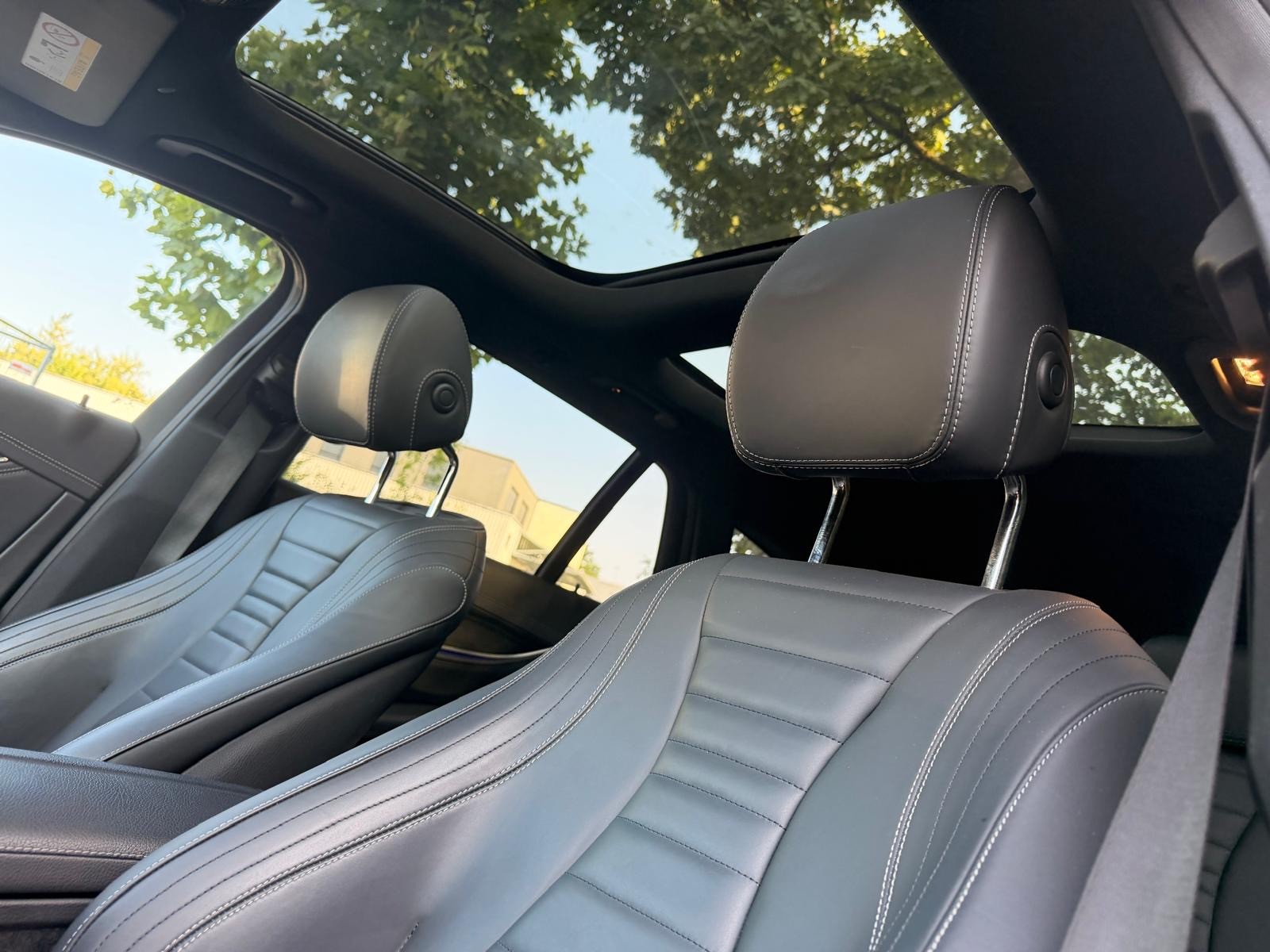 MERCEDES-BENZ E 220 d 4Matic 9G-Tronic-image-14