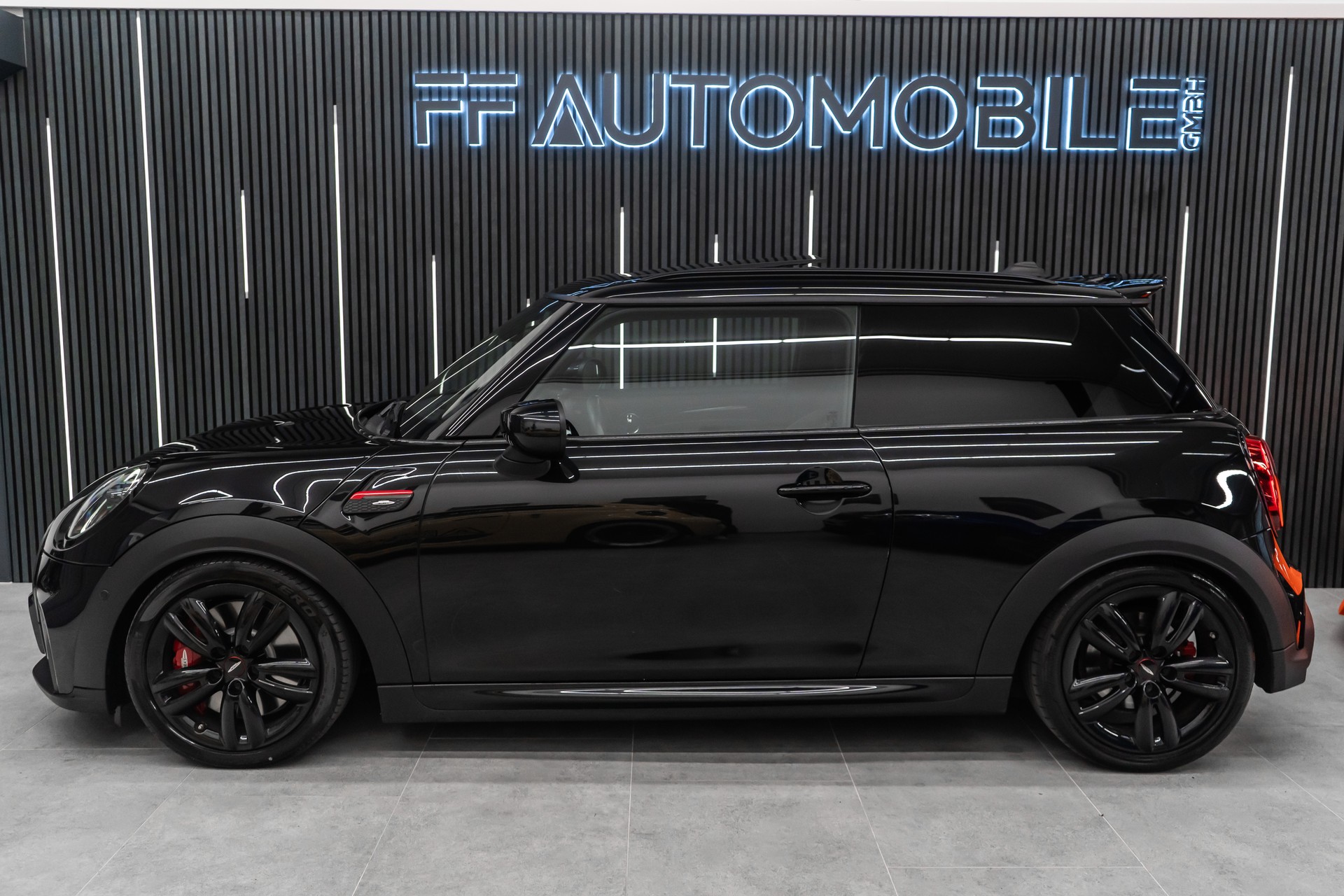 MINI Cooper John Cooper Works Steptronic-image-8