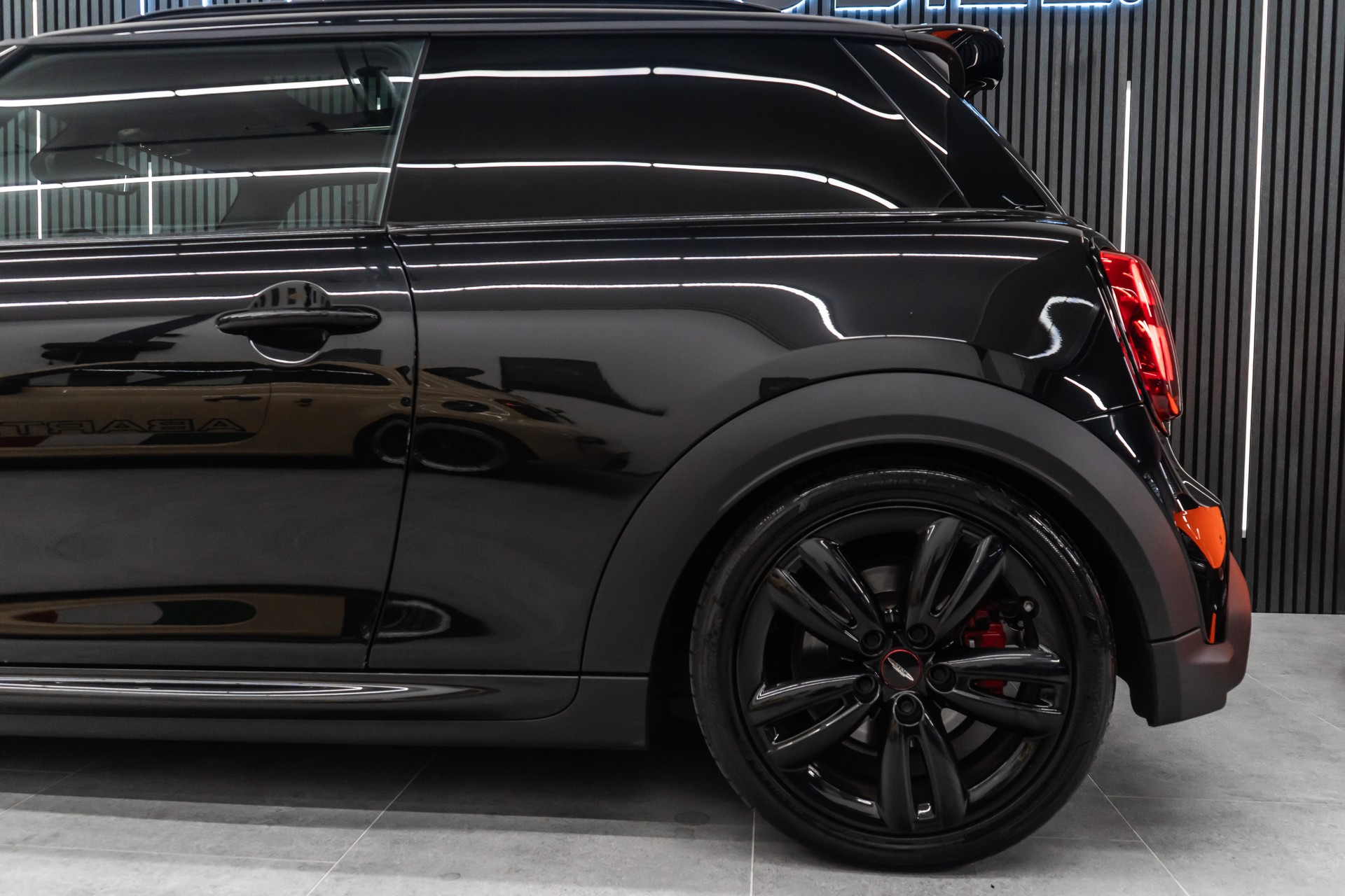 MINI Cooper John Cooper Works Steptronic-image-9