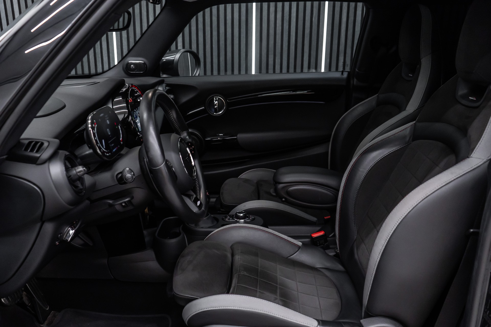 MINI Cooper John Cooper Works Steptronic-image-17