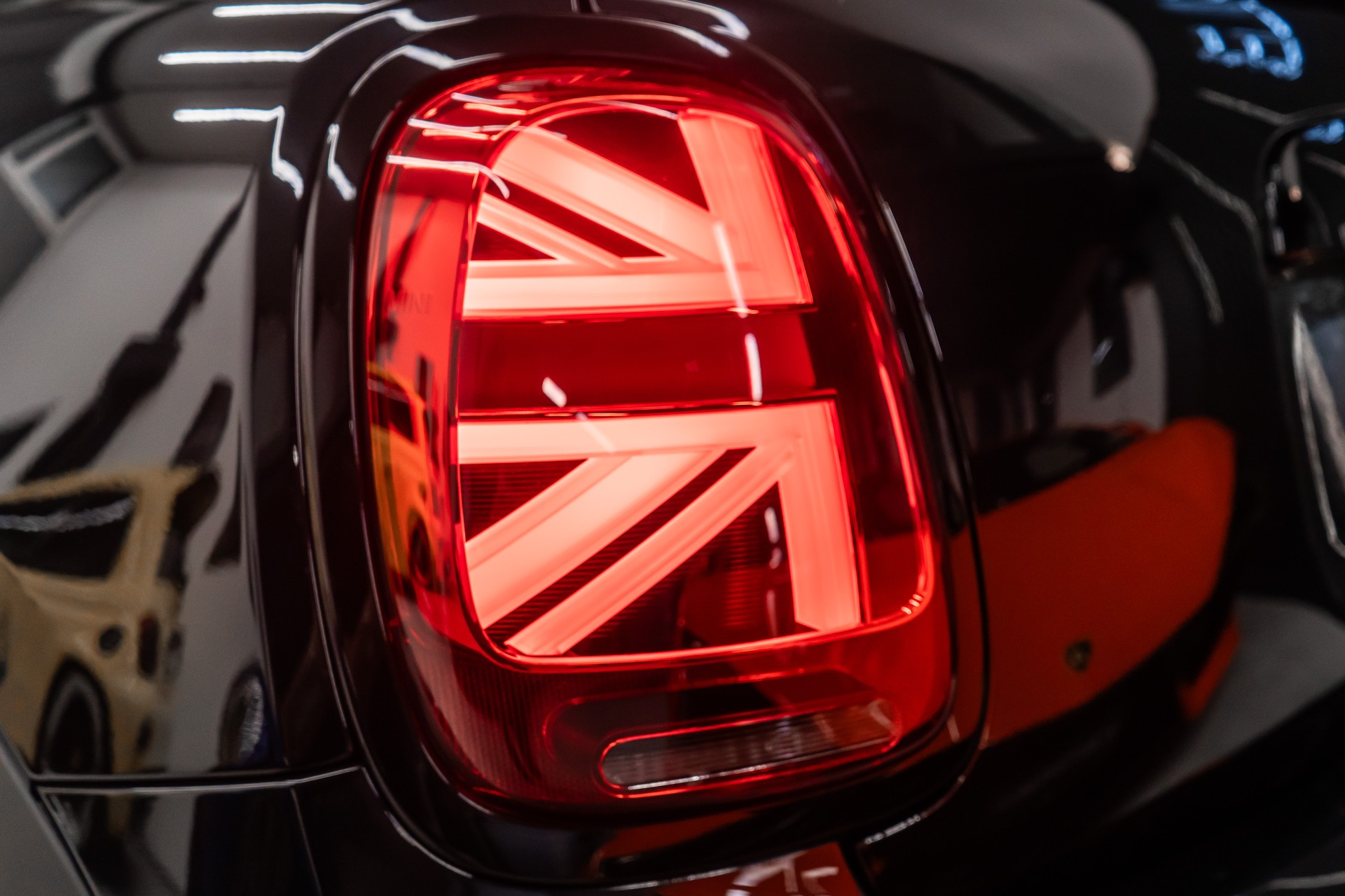 MINI Cooper John Cooper Works Steptronic-image-12