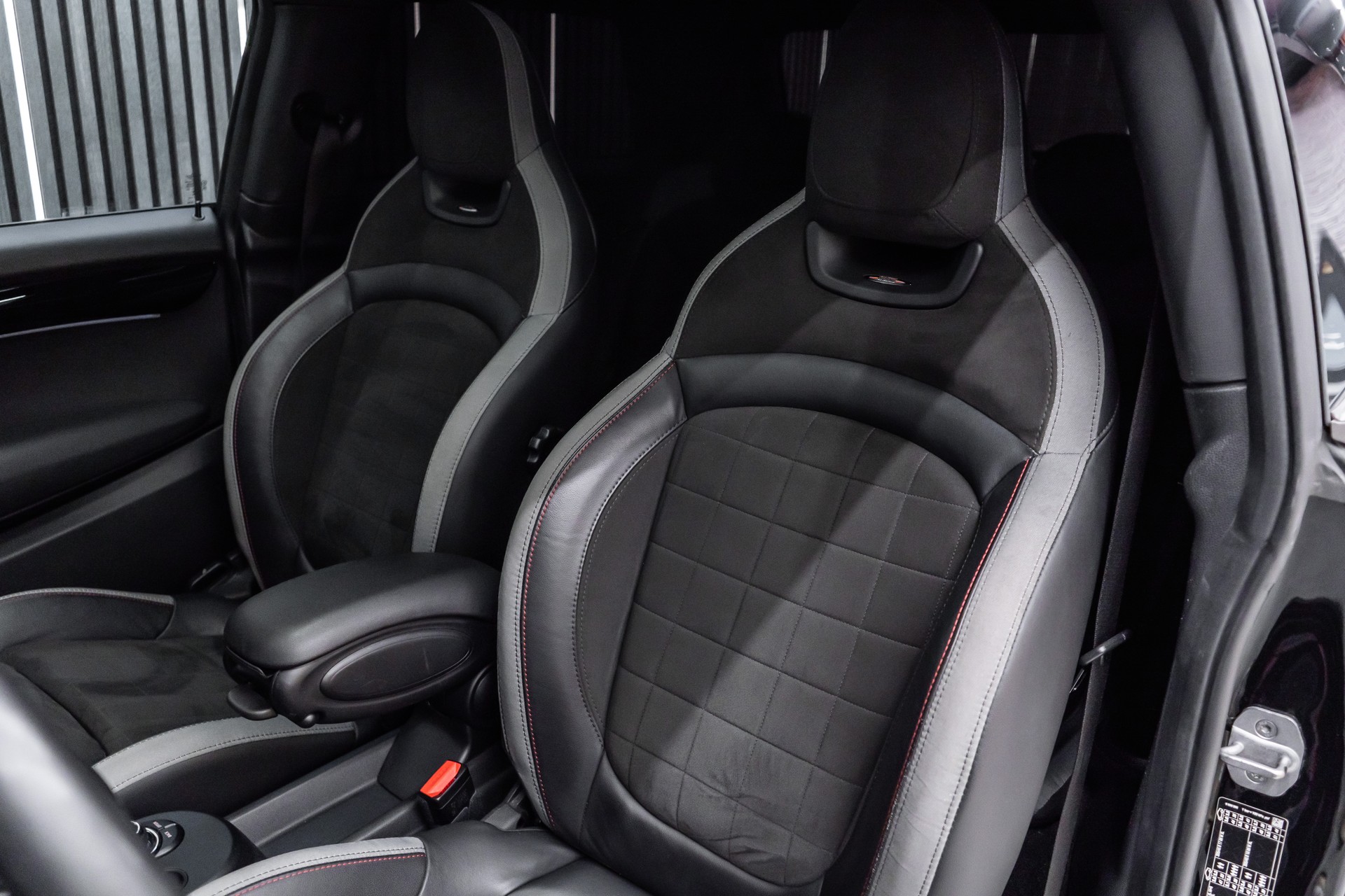 MINI Cooper John Cooper Works Steptronic-image-18