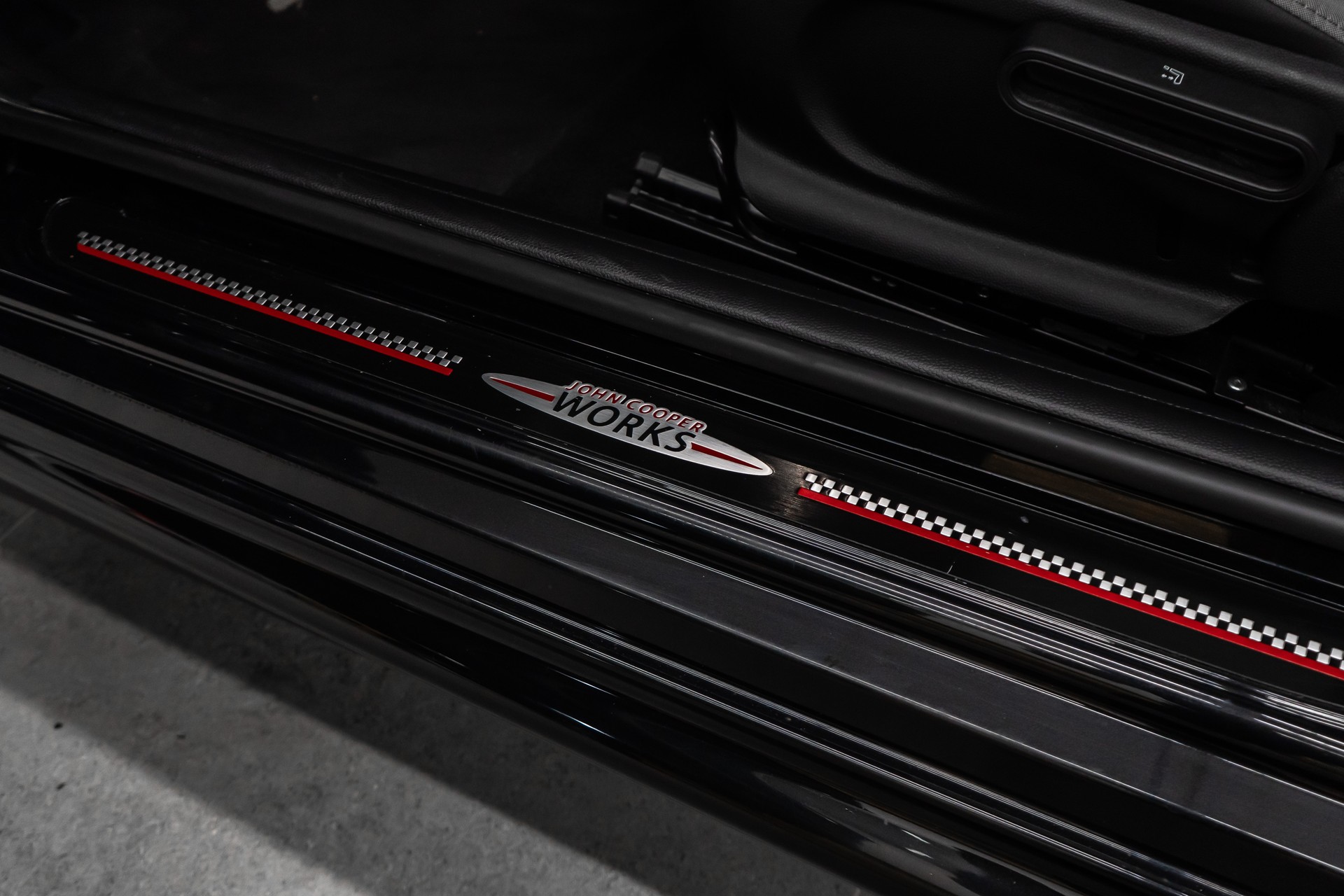 MINI Cooper John Cooper Works Steptronic-image-16