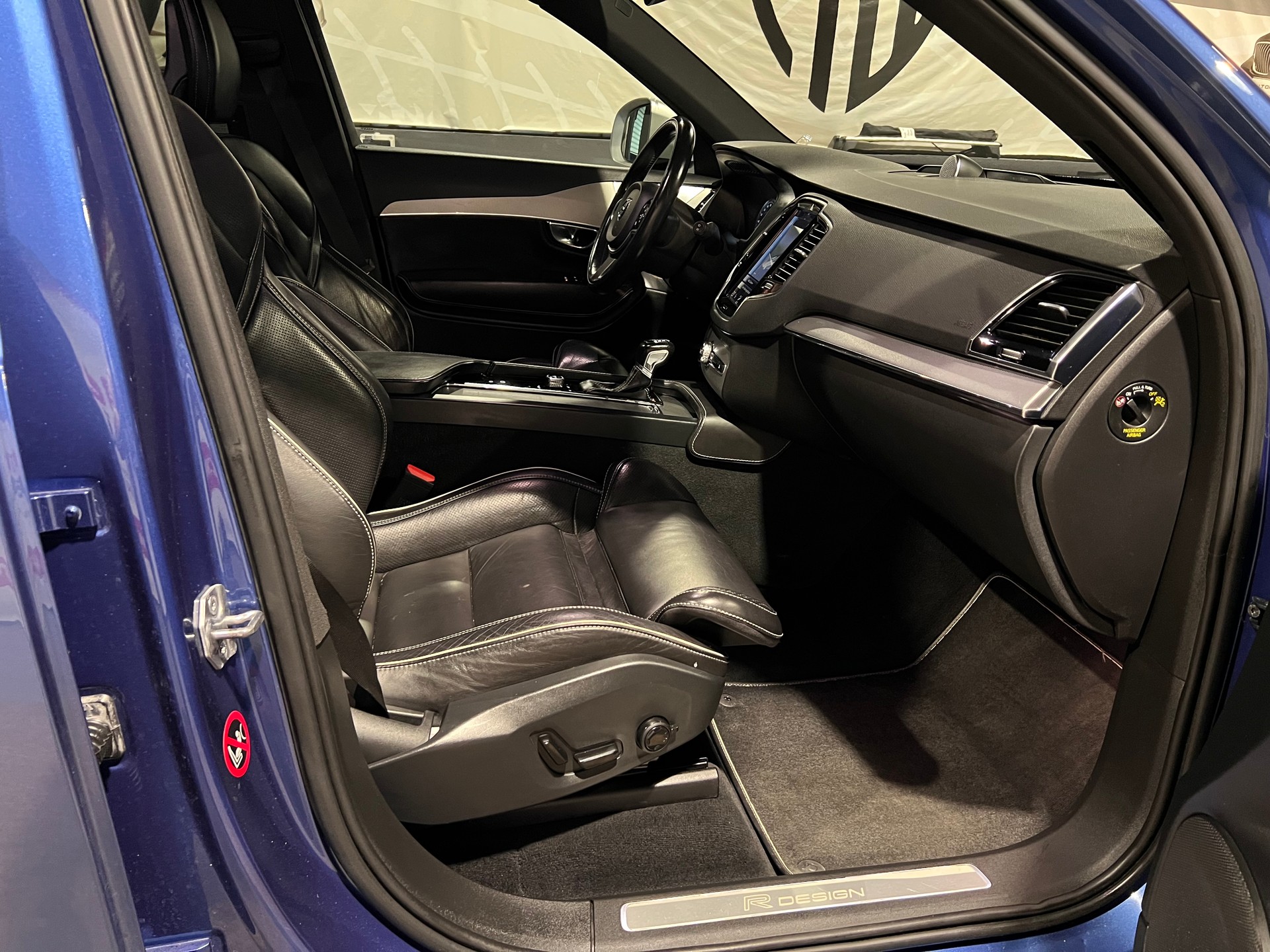 VOLVO XC90 T6 AWD R-Design Geartronic-image-13