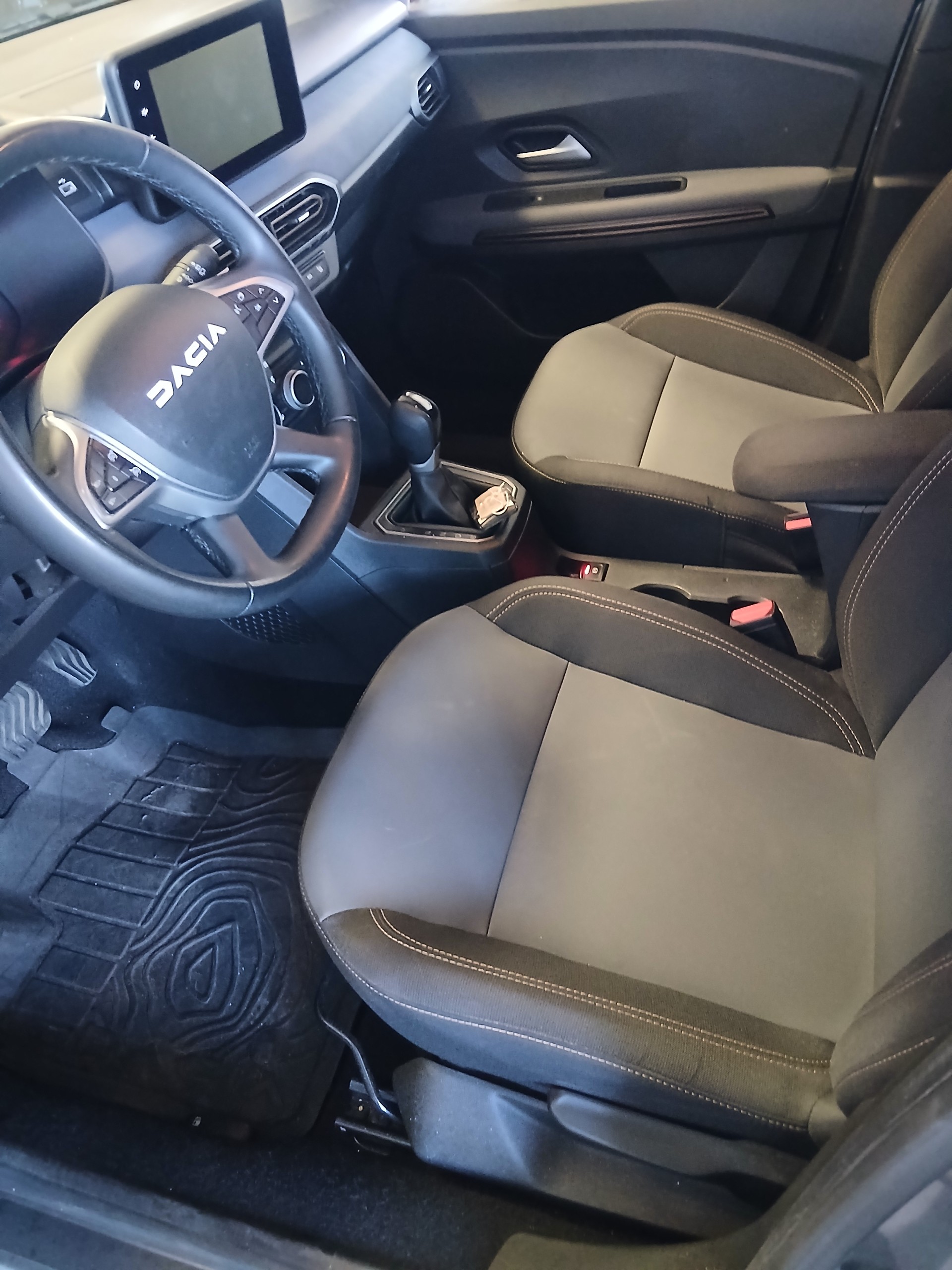DACIA Jogger HEV 140 Extreme+-image-7