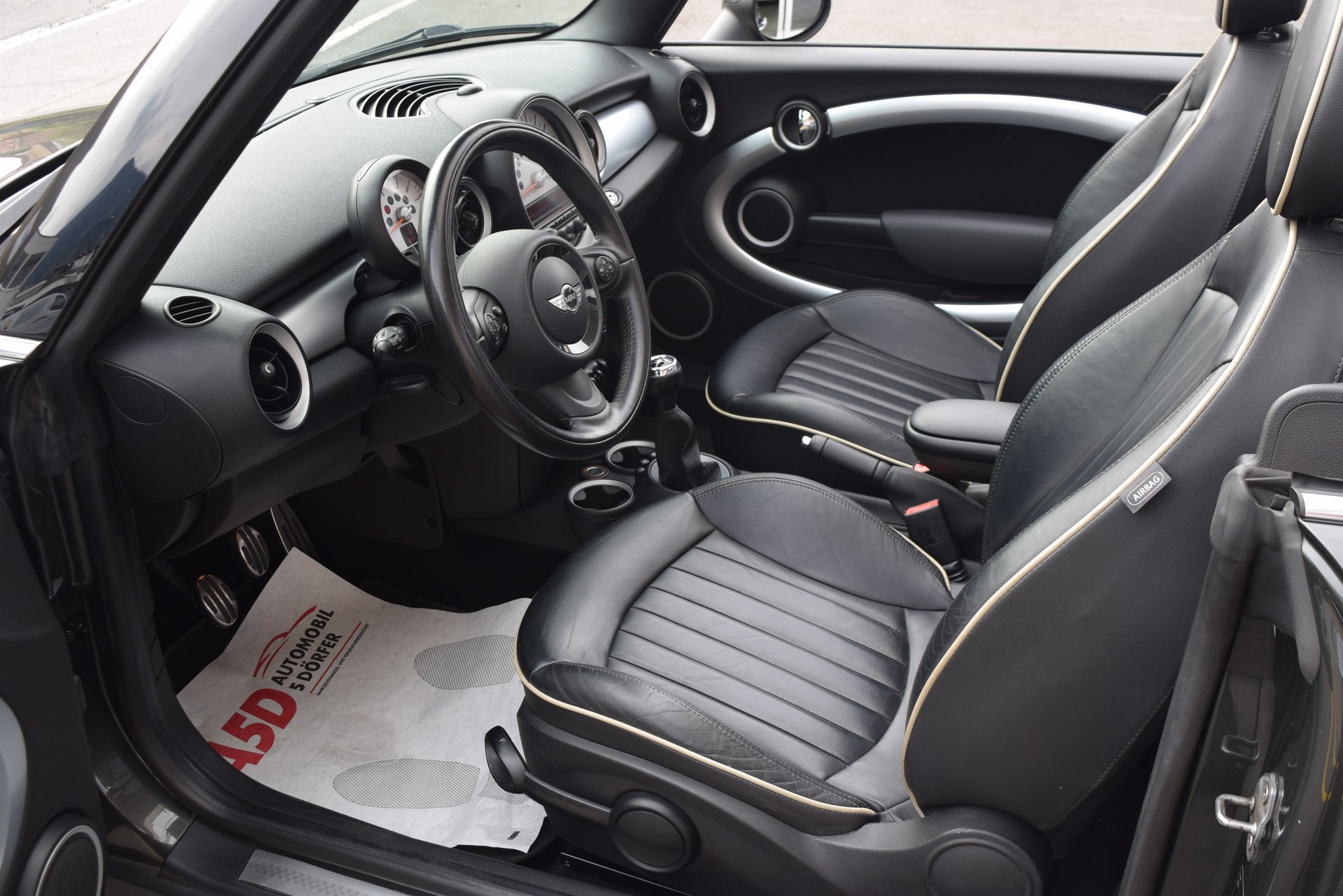 MINI Cooper S Cabriolet-image-22