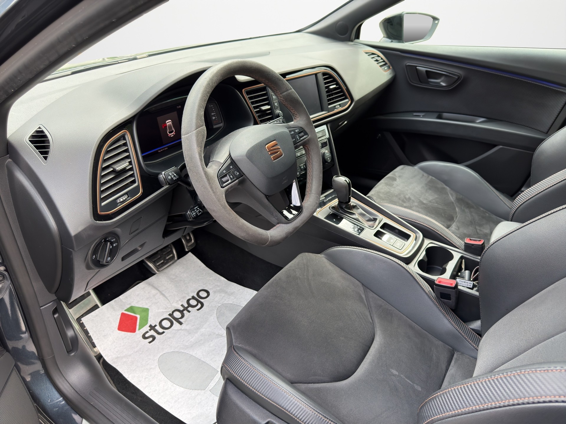 SEAT Leon ST 2.0 TSI Cupra R 300 4 Drive DSG-image-8