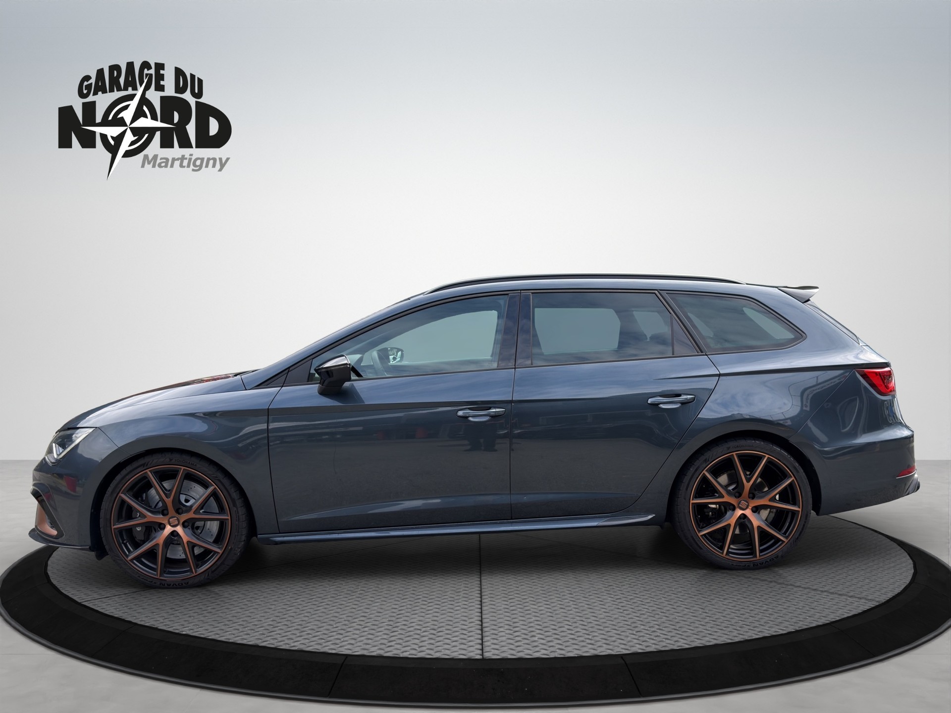 SEAT Leon ST 2.0 TSI Cupra R 300 4 Drive DSG-image-2