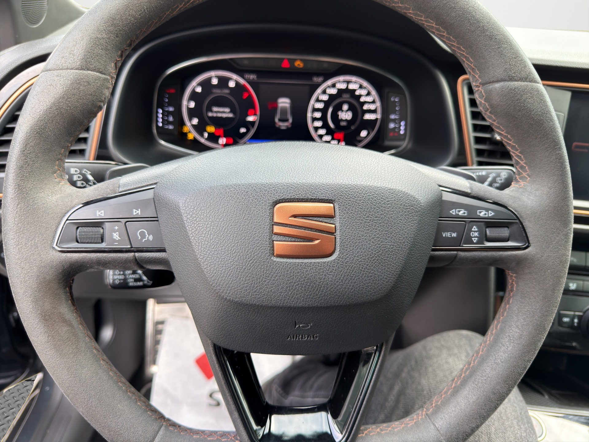SEAT Leon ST 2.0 TSI Cupra R 300 4 Drive DSG-image-9