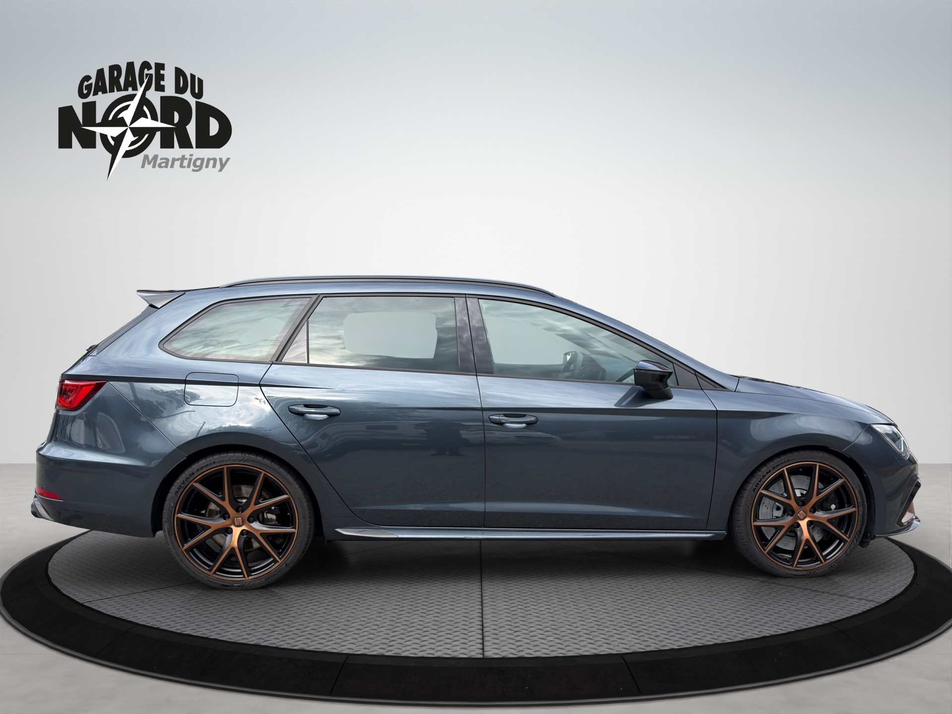SEAT Leon ST 2.0 TSI Cupra R 300 4 Drive DSG-image-6