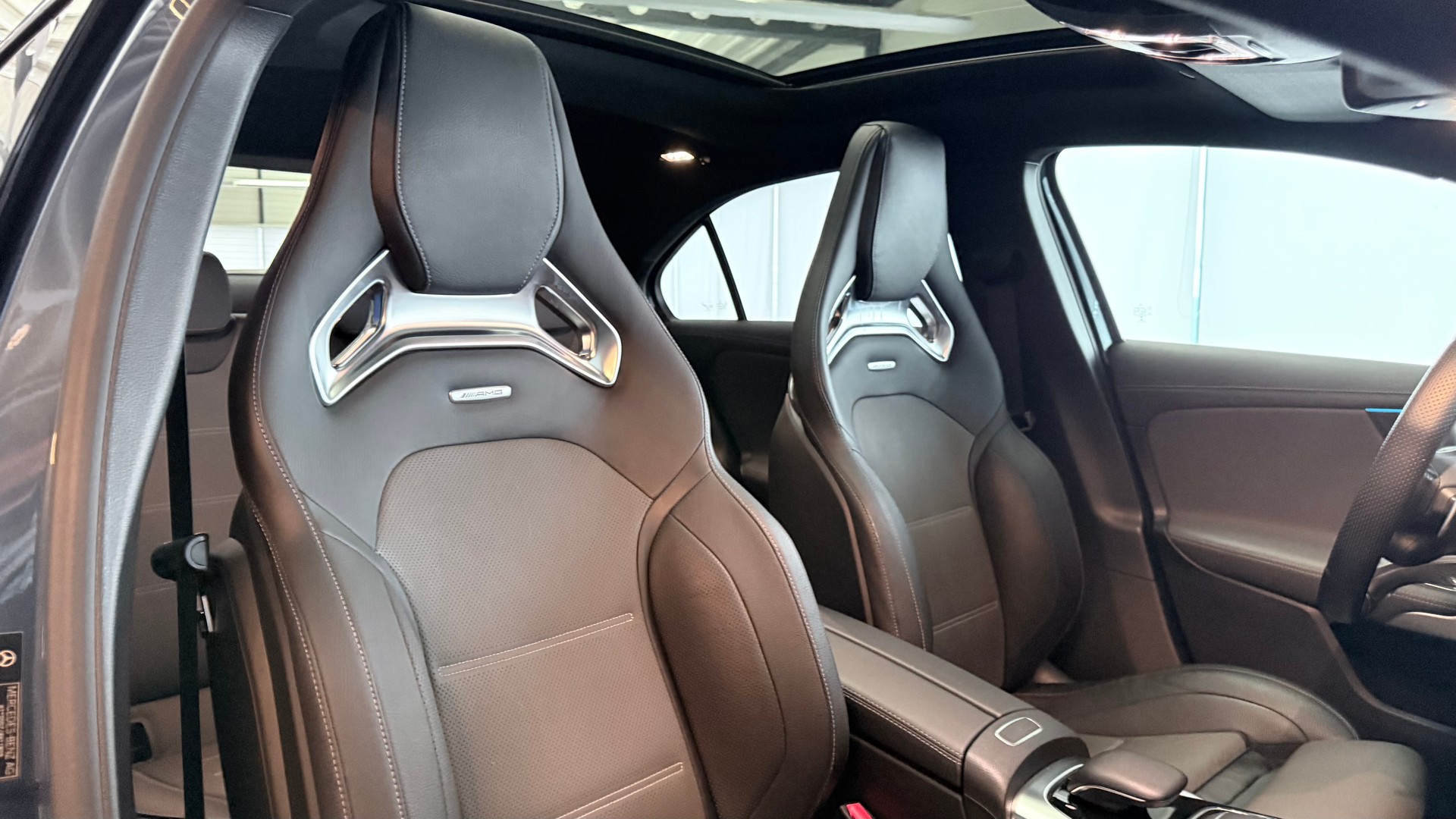 MERCEDES-BENZ A 35 AMG 4matic Limousine-image-28