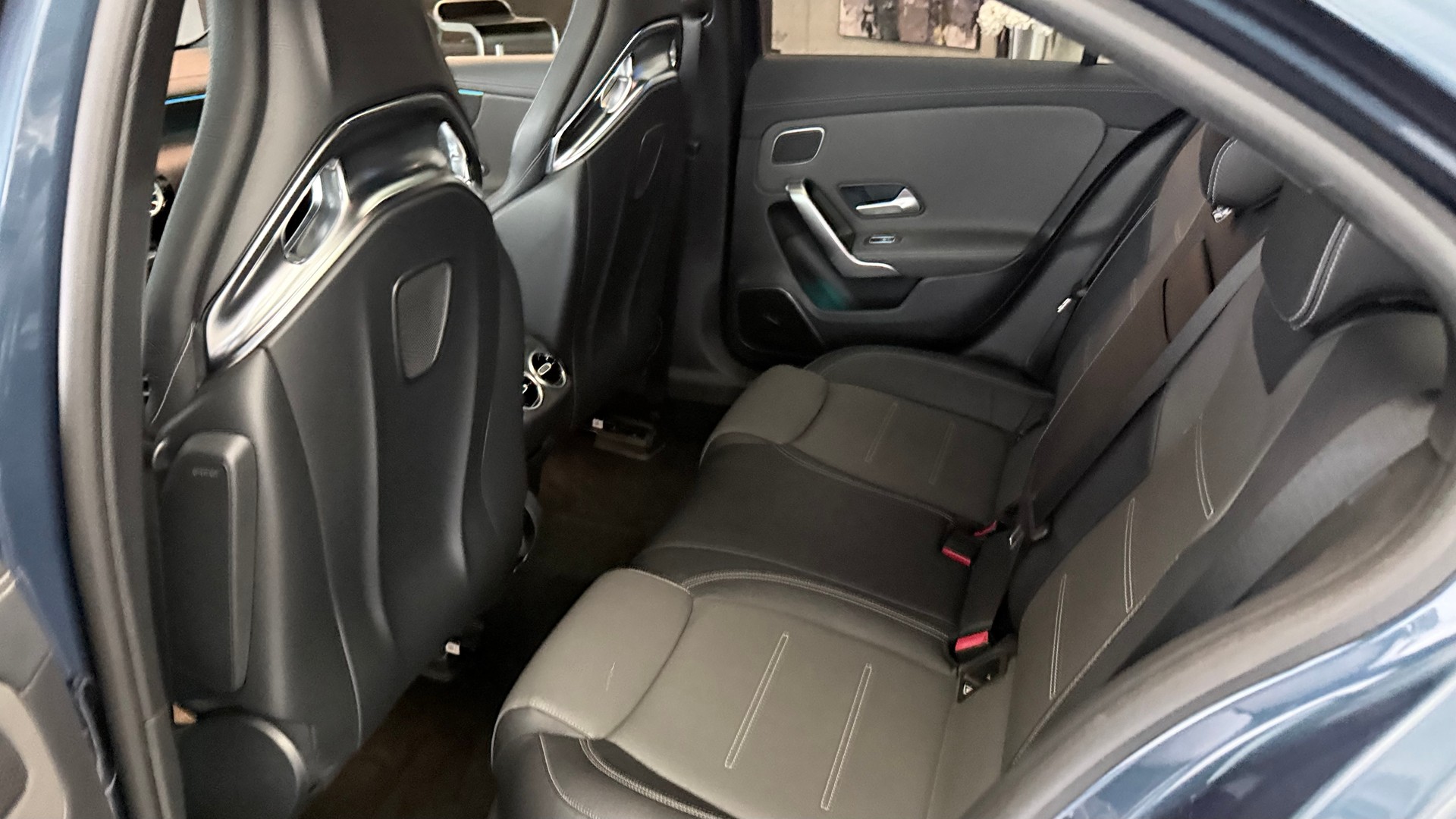 MERCEDES-BENZ A 35 AMG 4matic Limousine-image-8
