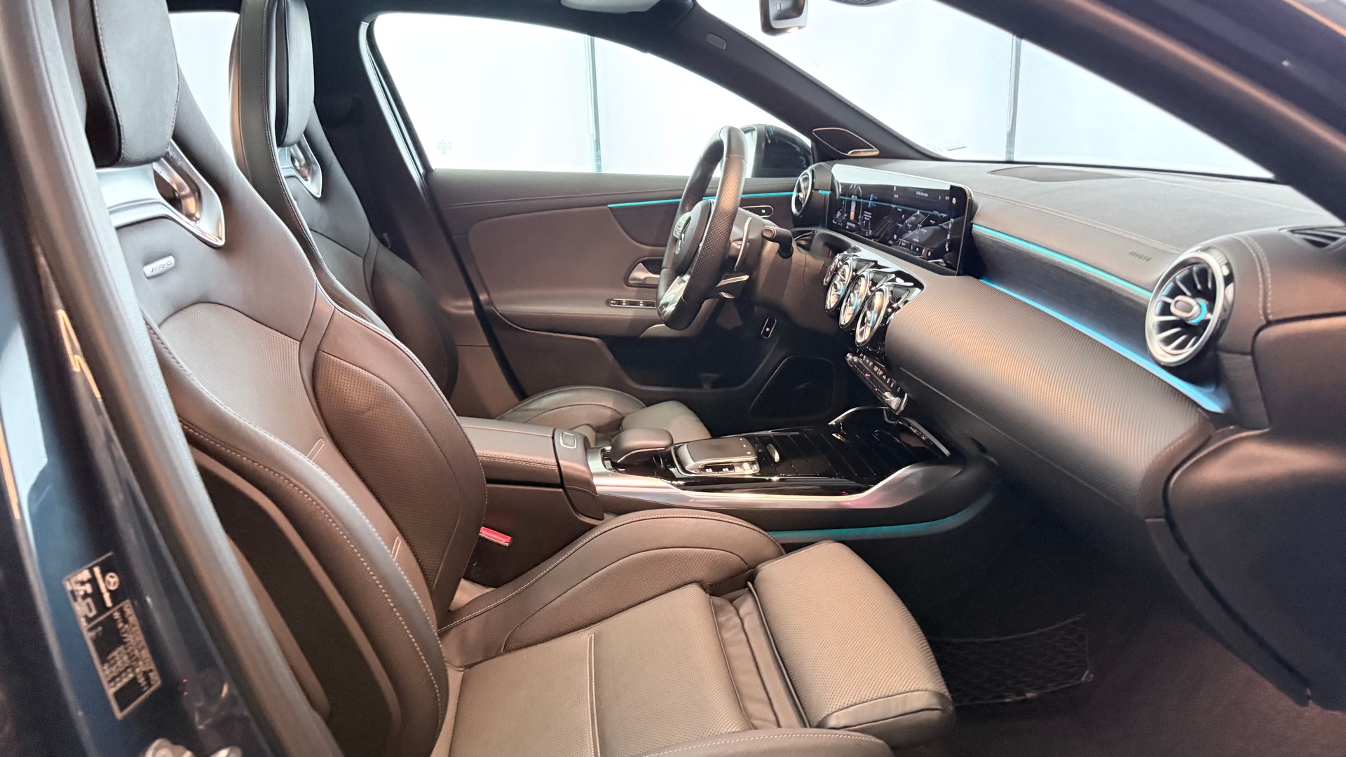 MERCEDES-BENZ A 35 AMG 4matic Limousine-image-26