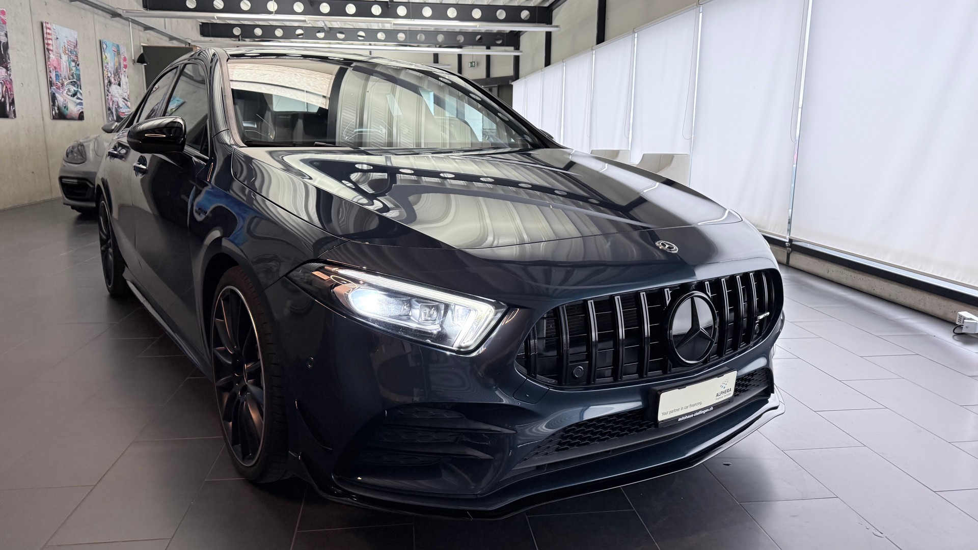 MERCEDES-BENZ A 35 AMG 4matic Limousine-image-2