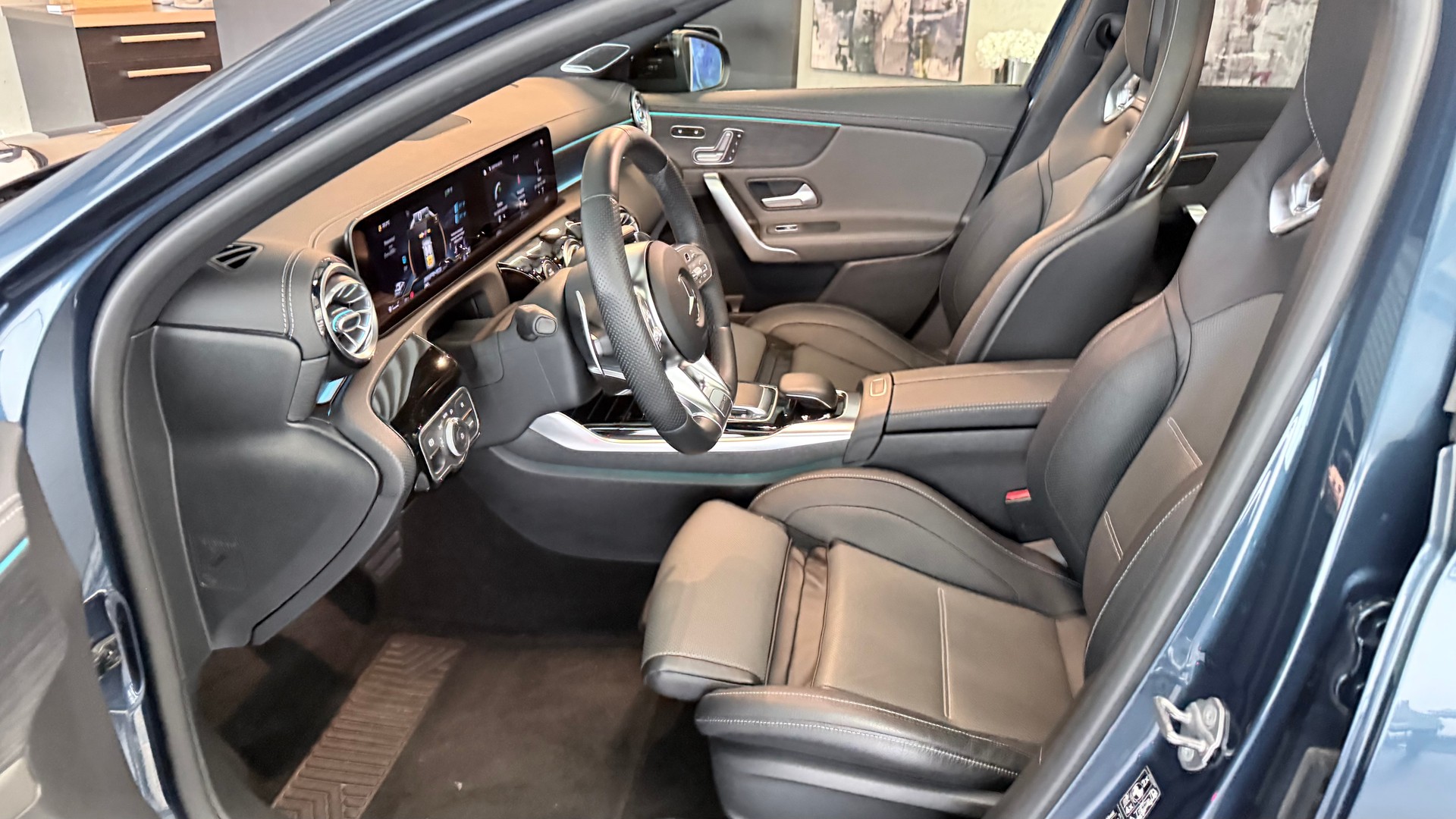 MERCEDES-BENZ A 35 AMG 4matic Limousine-image-10