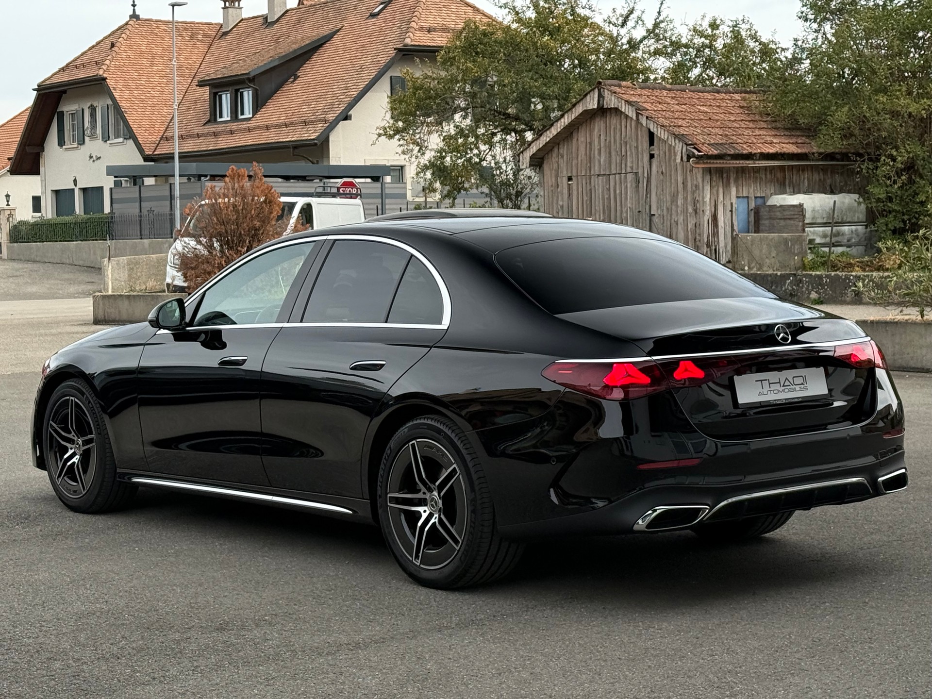 MERCEDES-BENZ E 220 d 4Matic 9G-Tronic AMG Line-image-10