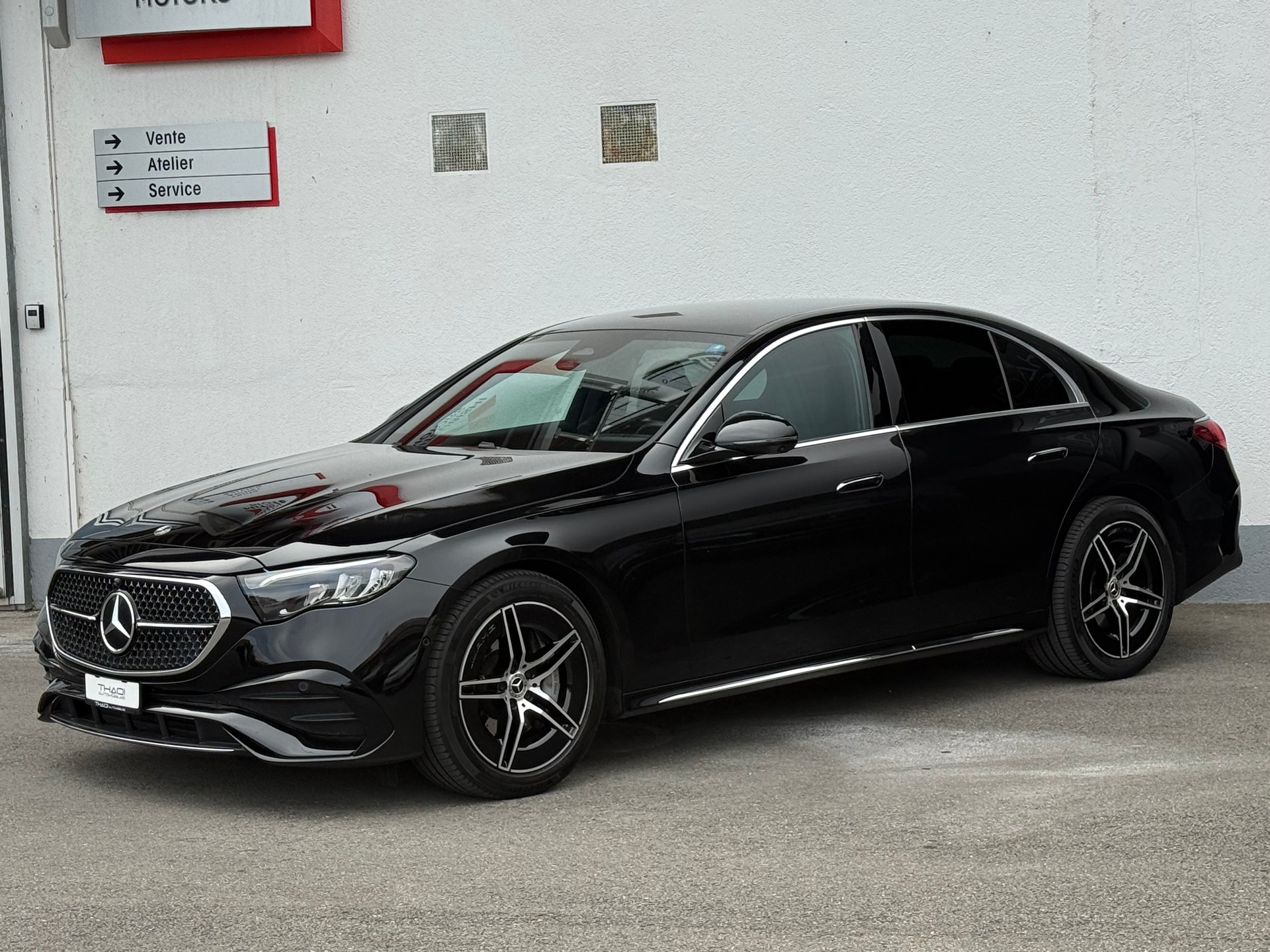 MERCEDES-BENZ E 220 d 4Matic 9G-Tronic AMG Line-image-5