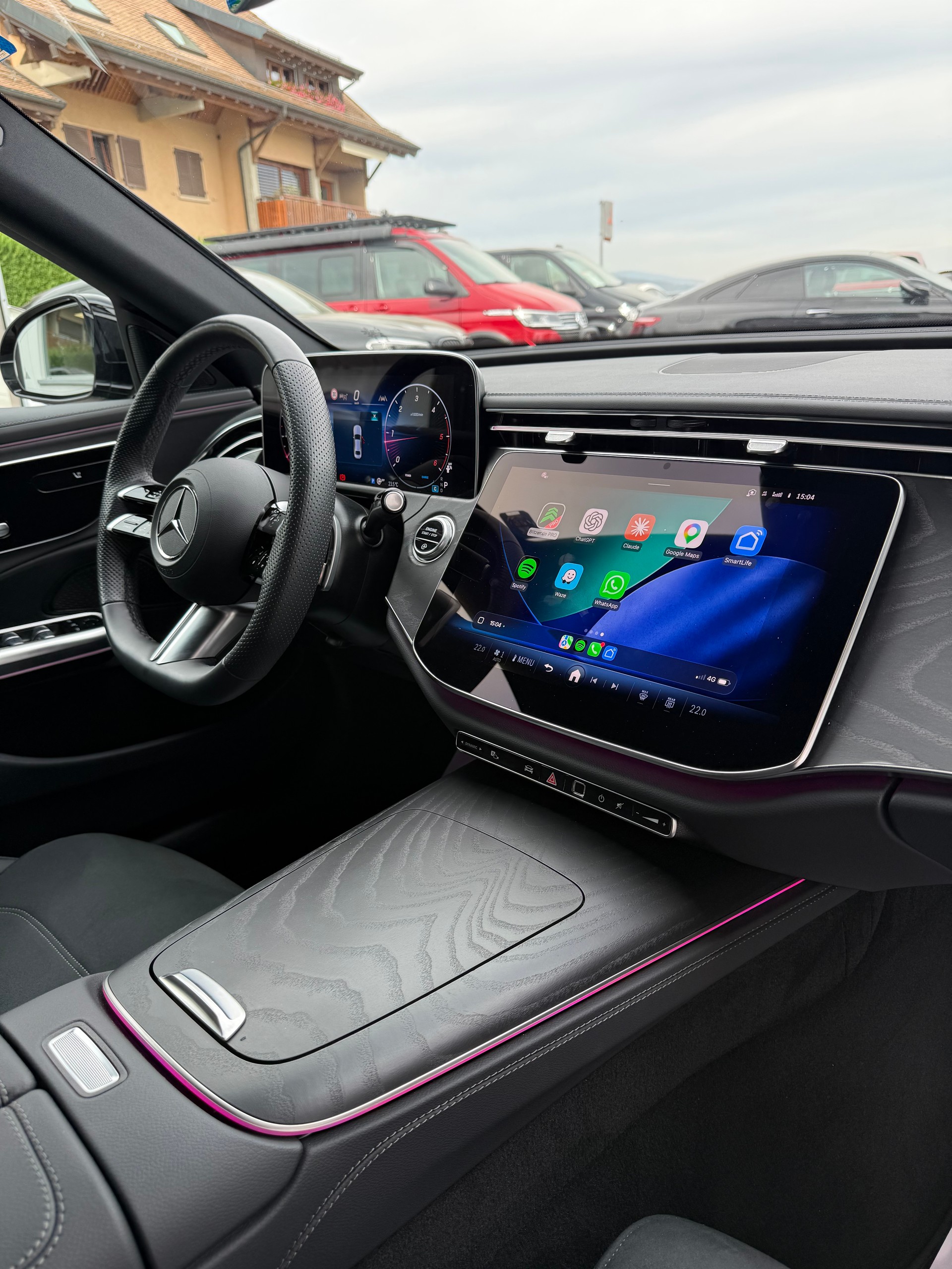 MERCEDES-BENZ E 220 d 4Matic 9G-Tronic AMG Line-image-27