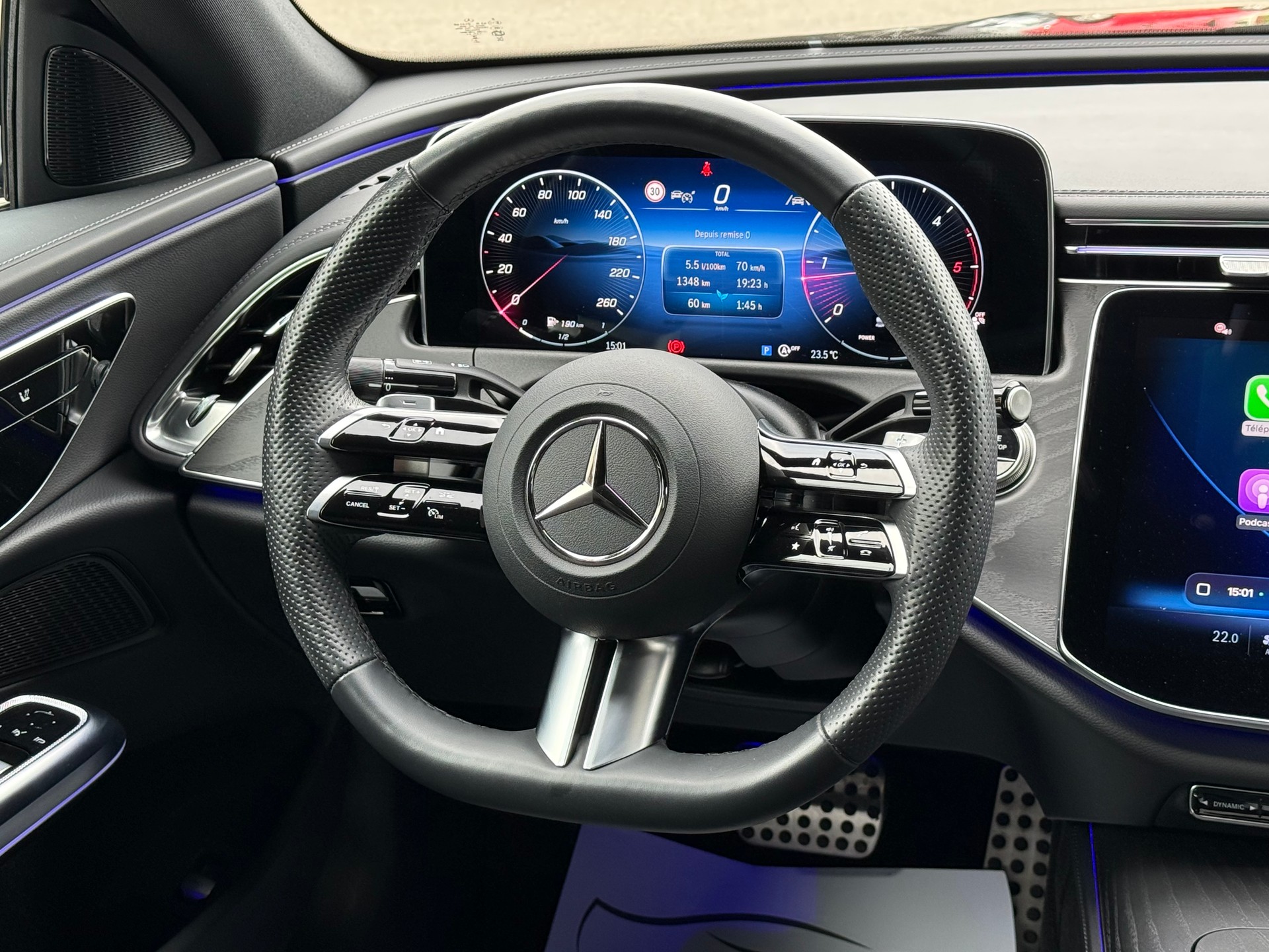 MERCEDES-BENZ E 220 d 4Matic 9G-Tronic AMG Line-image-24