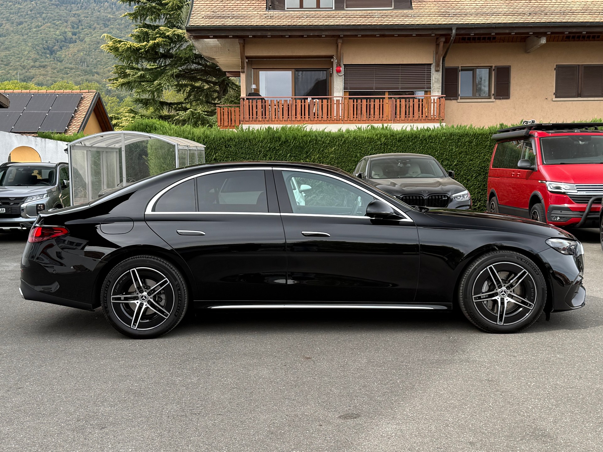 MERCEDES-BENZ E 220 d 4Matic 9G-Tronic AMG Line-image-14