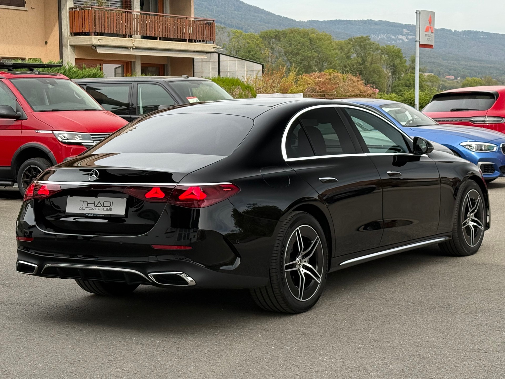 MERCEDES-BENZ E 220 d 4Matic 9G-Tronic AMG Line-image-13