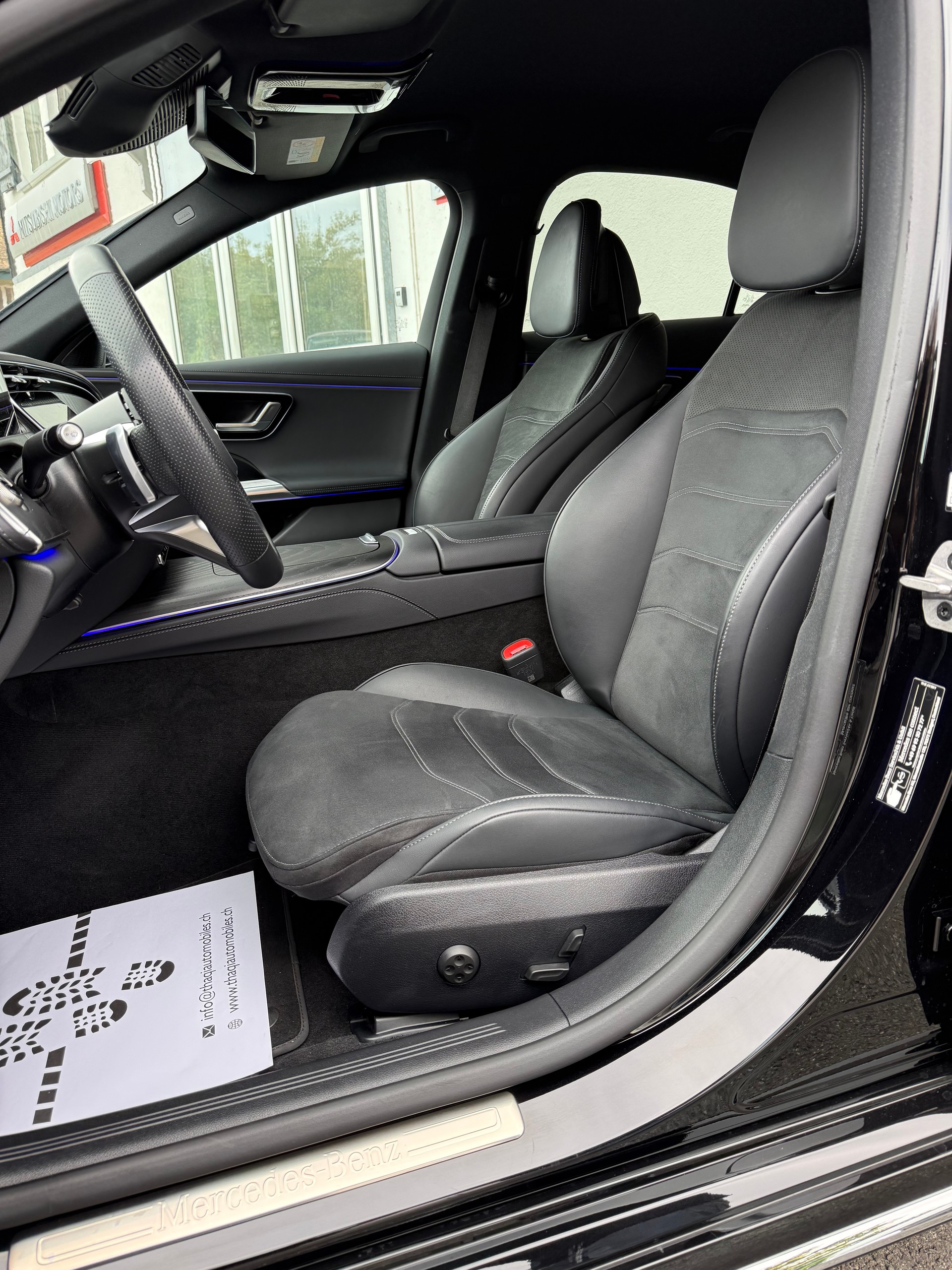 MERCEDES-BENZ E 220 d 4Matic 9G-Tronic AMG Line-image-20