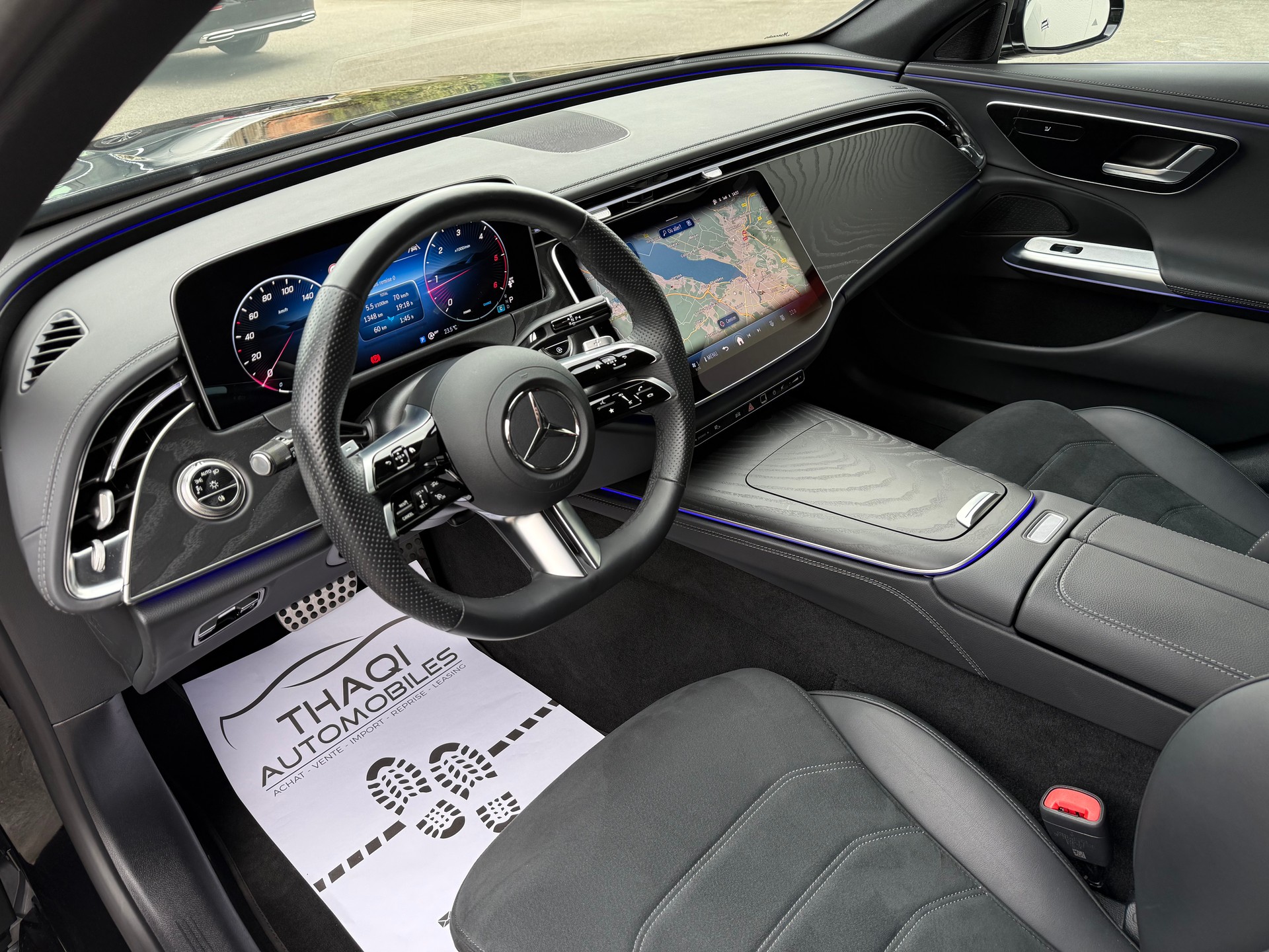 MERCEDES-BENZ E 220 d 4Matic 9G-Tronic AMG Line-image-18