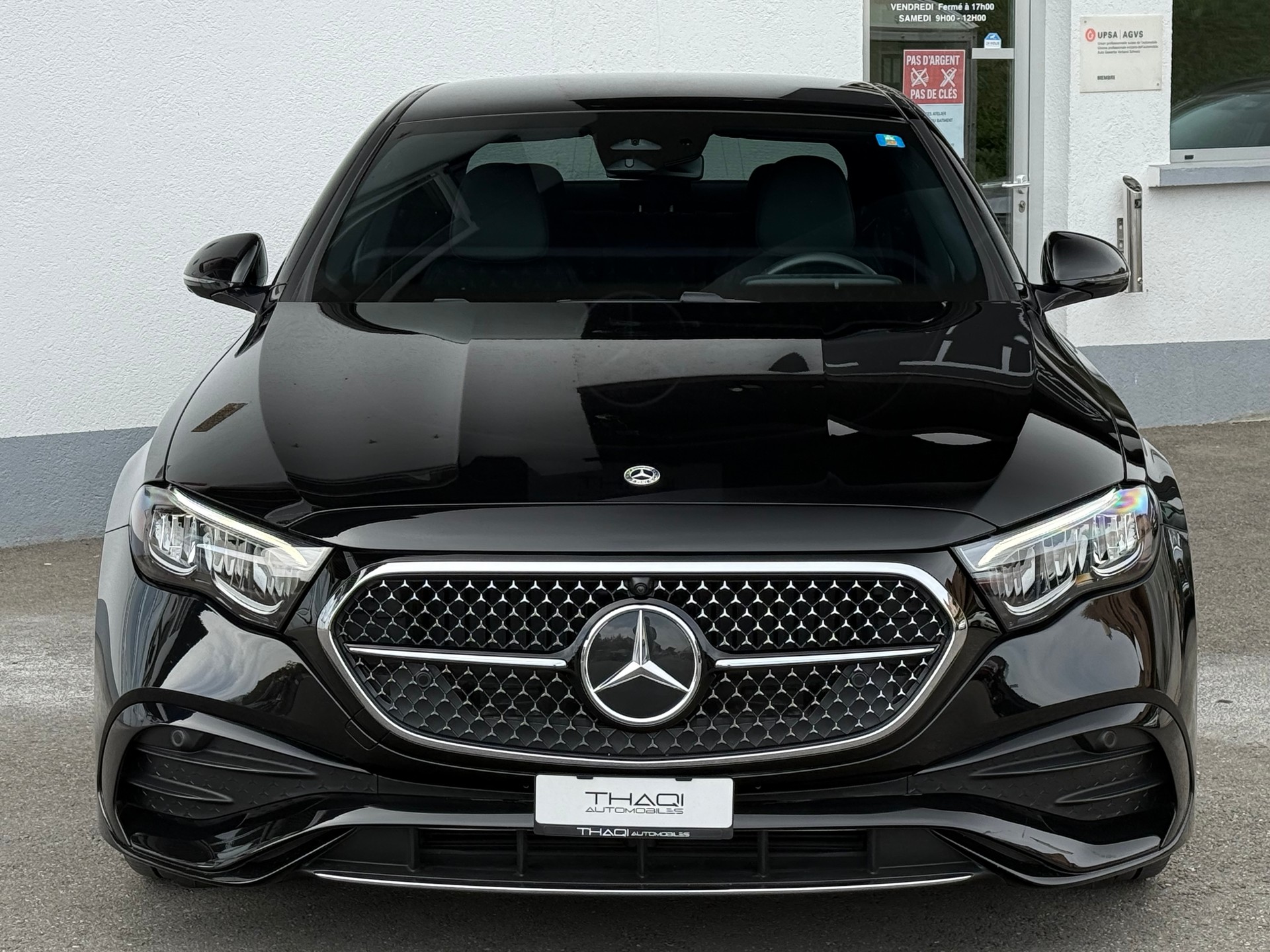 MERCEDES-BENZ E 220 d 4Matic 9G-Tronic AMG Line-image-6