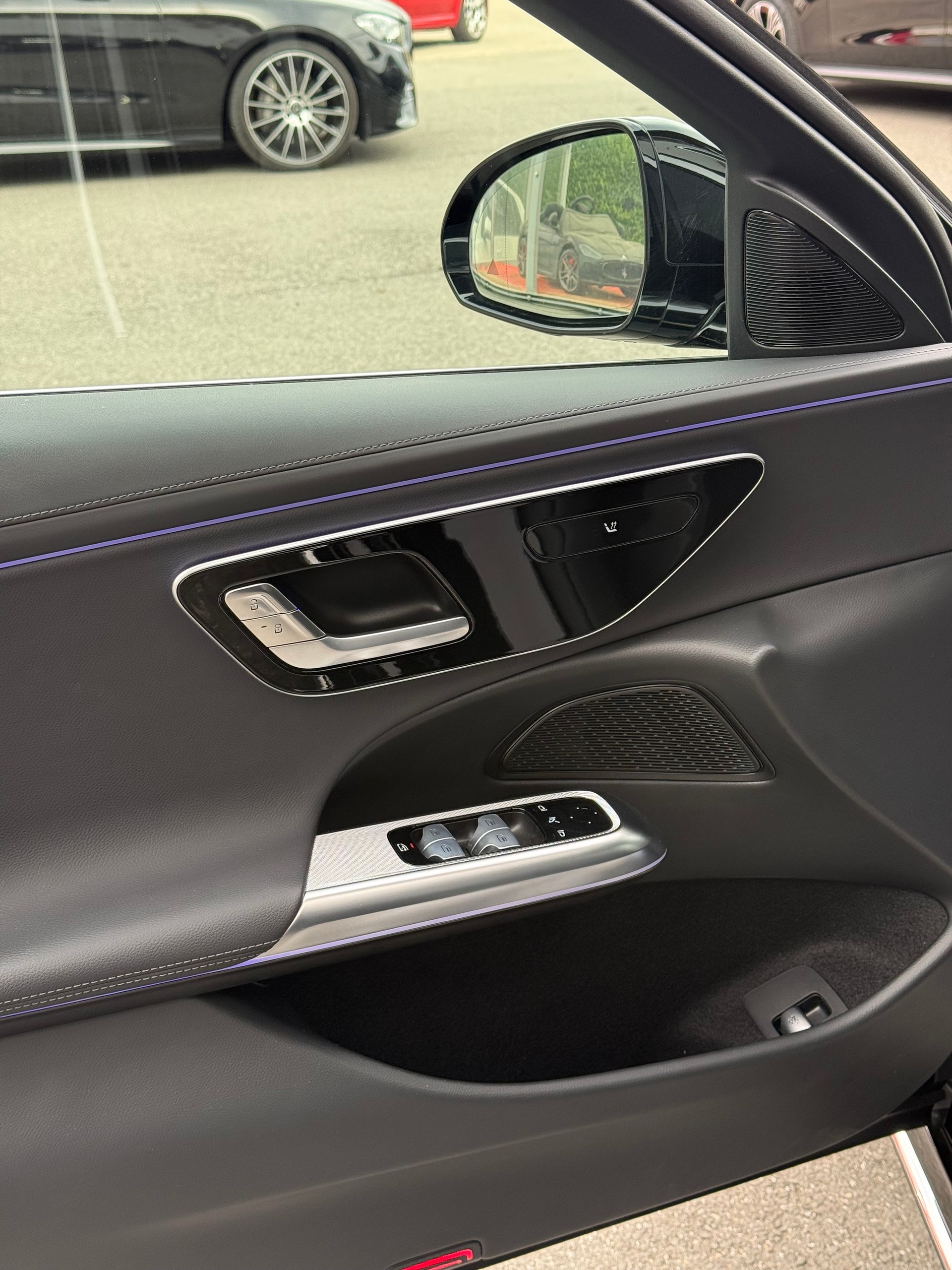 MERCEDES-BENZ E 220 d 4Matic 9G-Tronic AMG Line-image-19