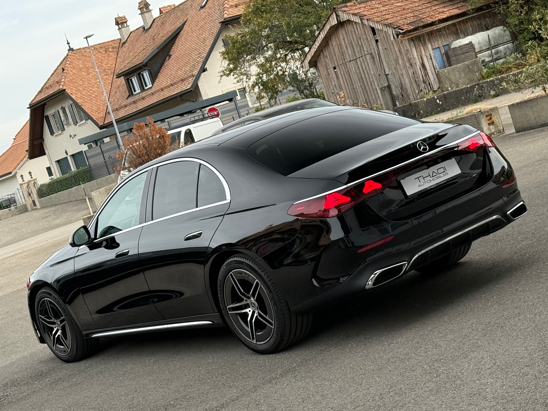 MERCEDES-BENZ E 220 d 4Matic 9G-Tronic AMG Line-image-11