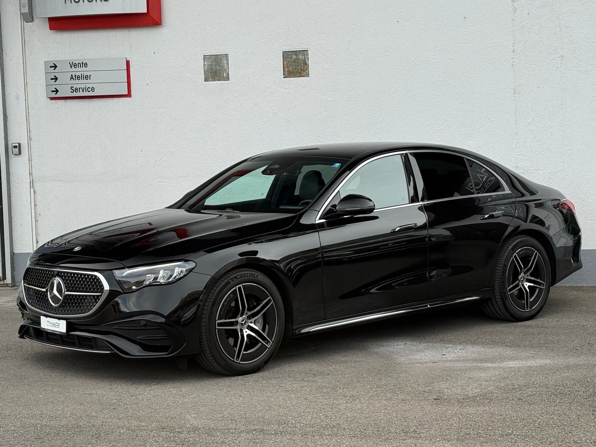 MERCEDES-BENZ E 220 d 4Matic 9G-Tronic AMG Line-image-4
