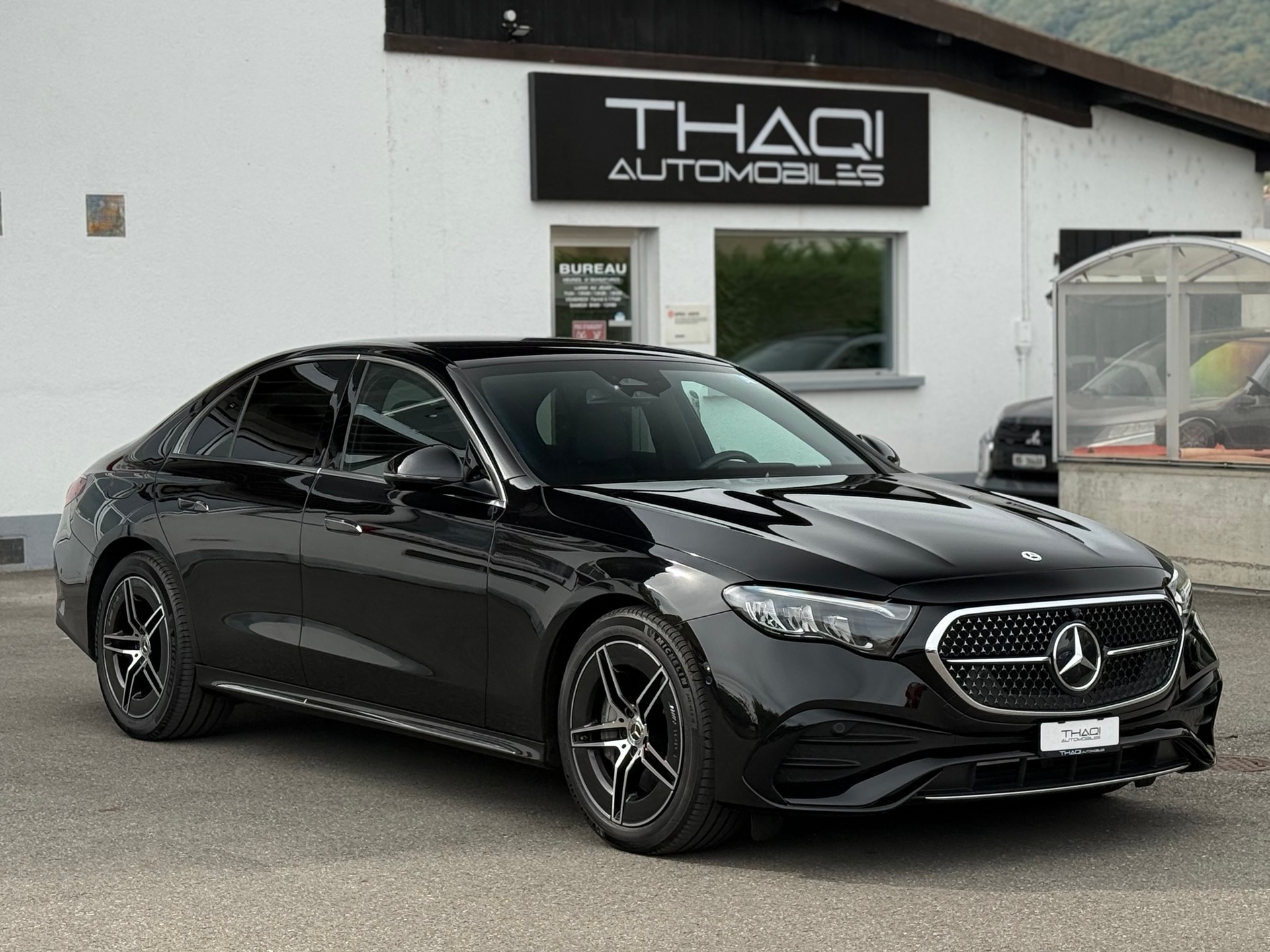 MERCEDES-BENZ E 220 d 4Matic 9G-Tronic AMG Line-image-16