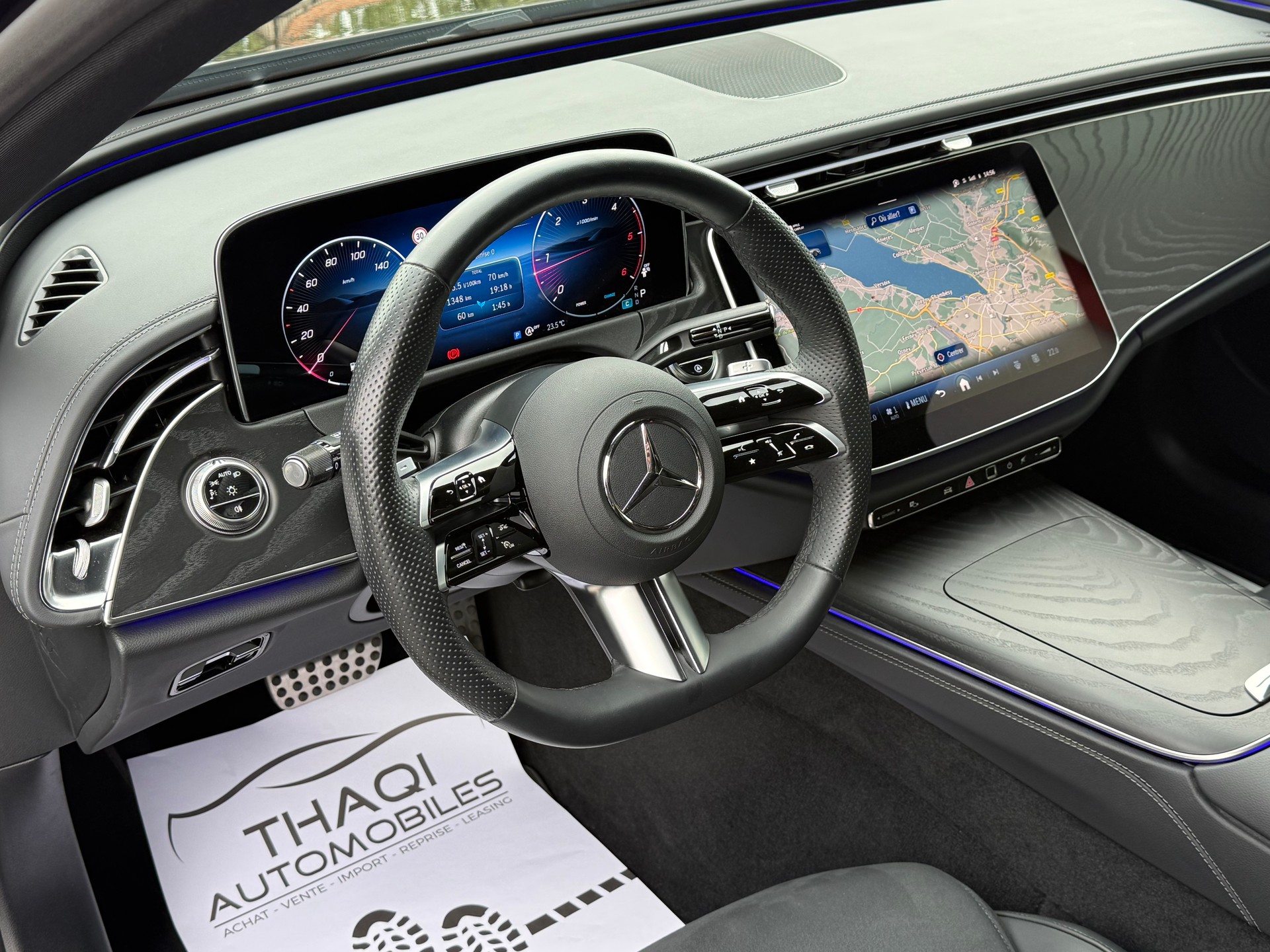 MERCEDES-BENZ E 220 d 4Matic 9G-Tronic AMG Line-image-17