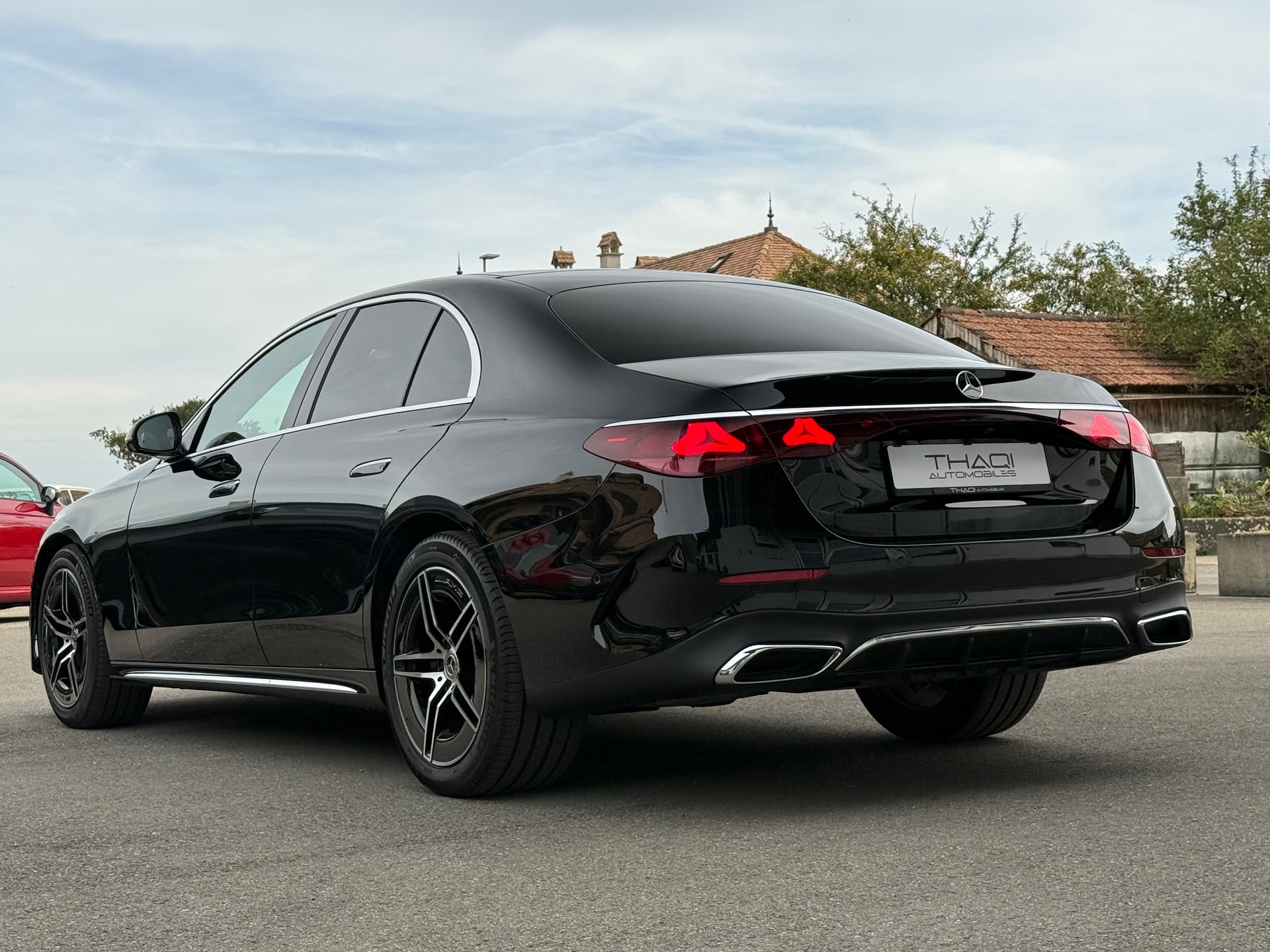 MERCEDES-BENZ E 220 d 4Matic 9G-Tronic AMG Line-image-12