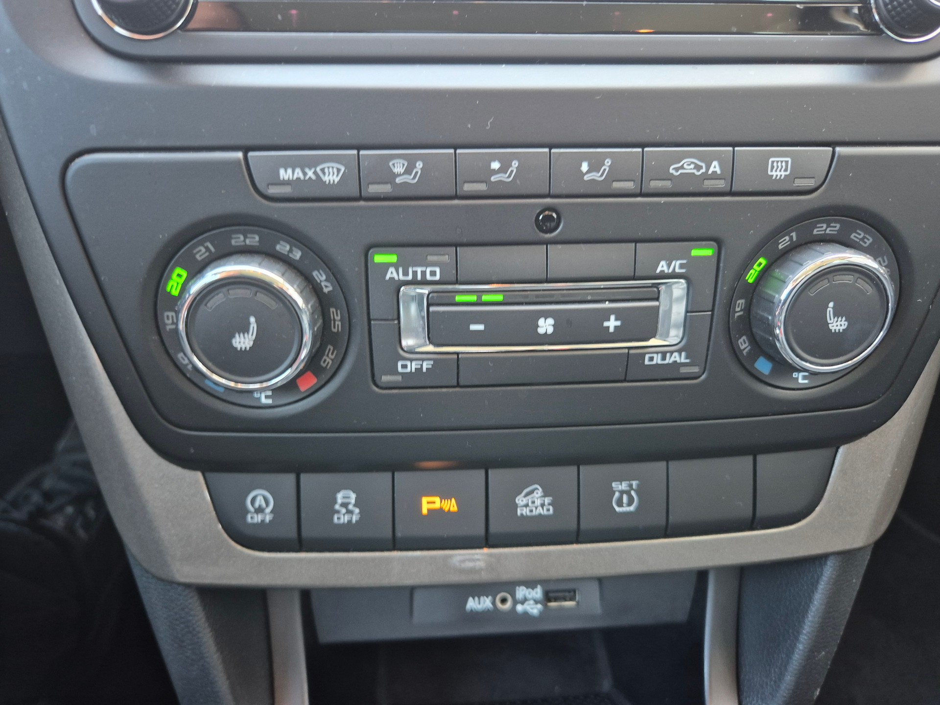 SKODA Yeti 1.4 TSI Style 4x4 DSG-image-11