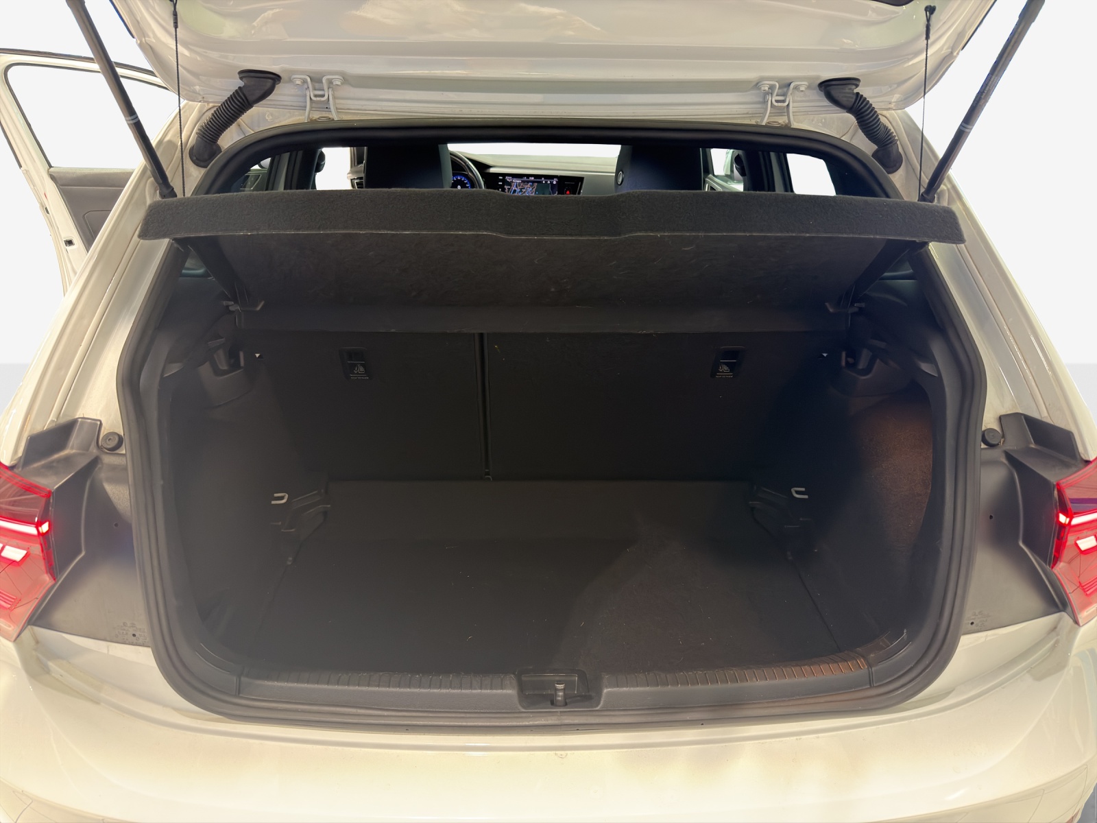 VW Polo 1.0 TSI R-Line DSG-image-11