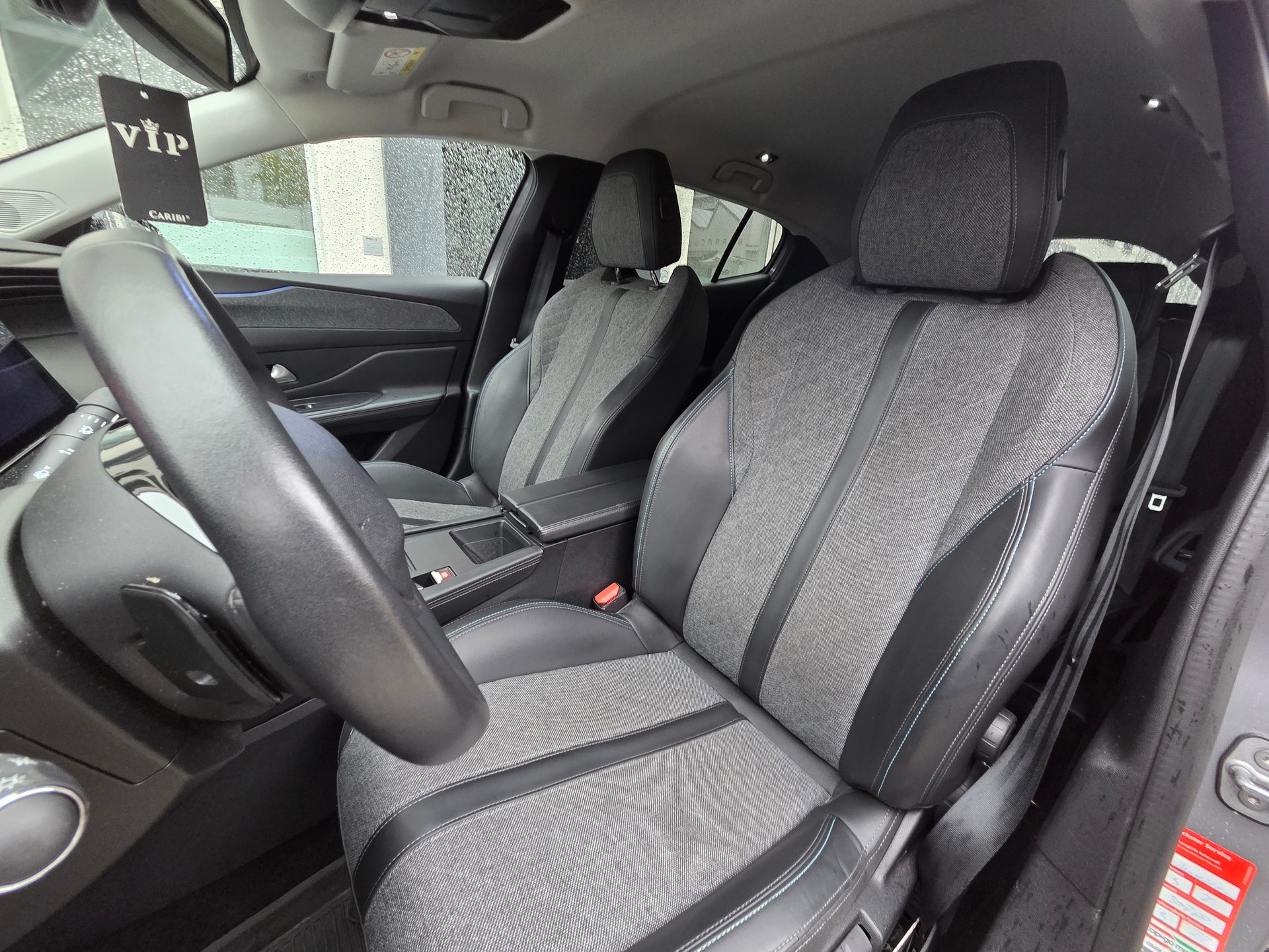 PEUGEOT 408 1.2 PureTech Allure EAT8-image-13