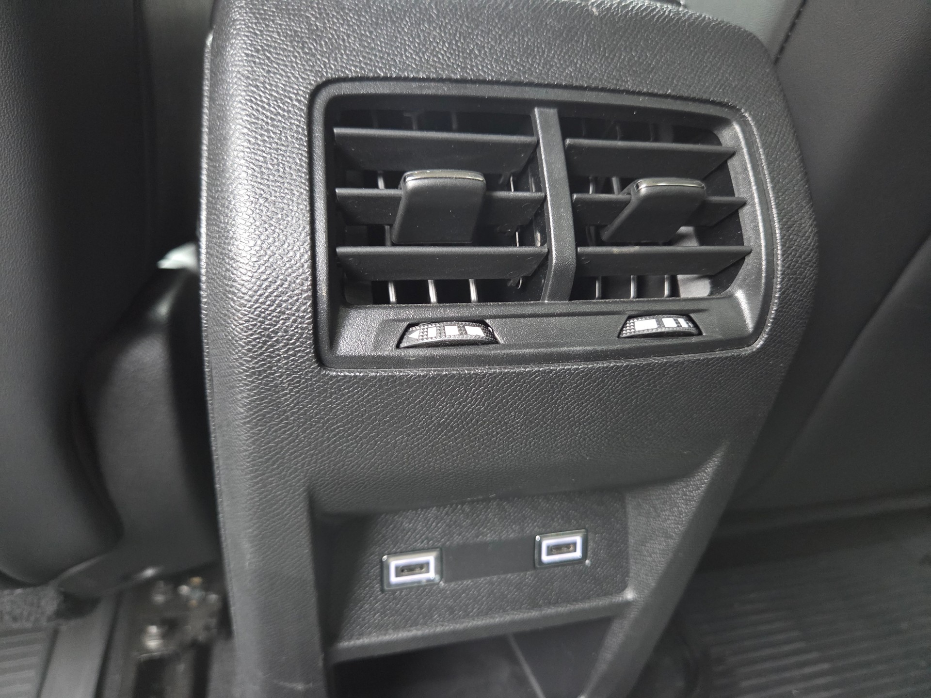 PEUGEOT 408 1.2 PureTech Allure EAT8-image-14